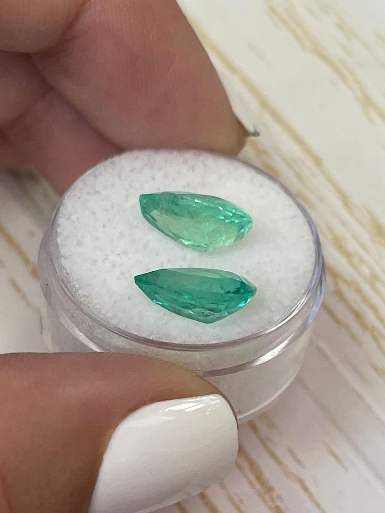 5.72tcw 12x8 Pear-Cut Matching Colombian Emeralds - Genuine Loose Gems en vente 1