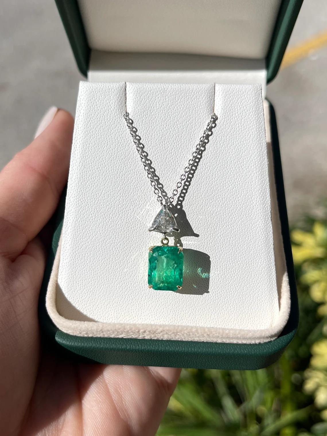 Modern 5.72tcw 18K Fine Emerald Cut Colombian Emerald & Trillion Diamond Accent Necklac For Sale