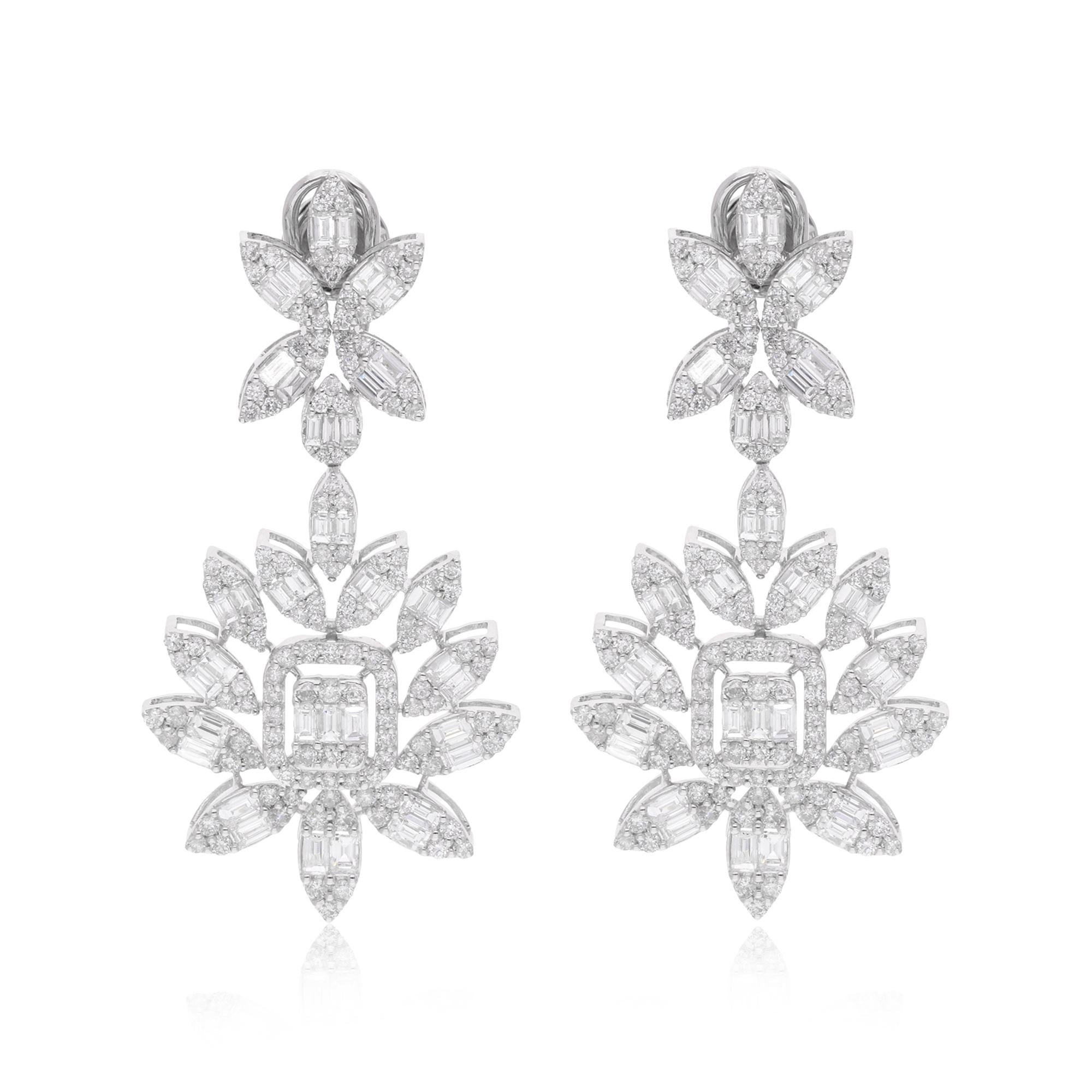 5,73 Karat Diamant Cluster Floral Ohrringe 14 Karat Weißgold Schmuck (Baguetteschliff) im Angebot