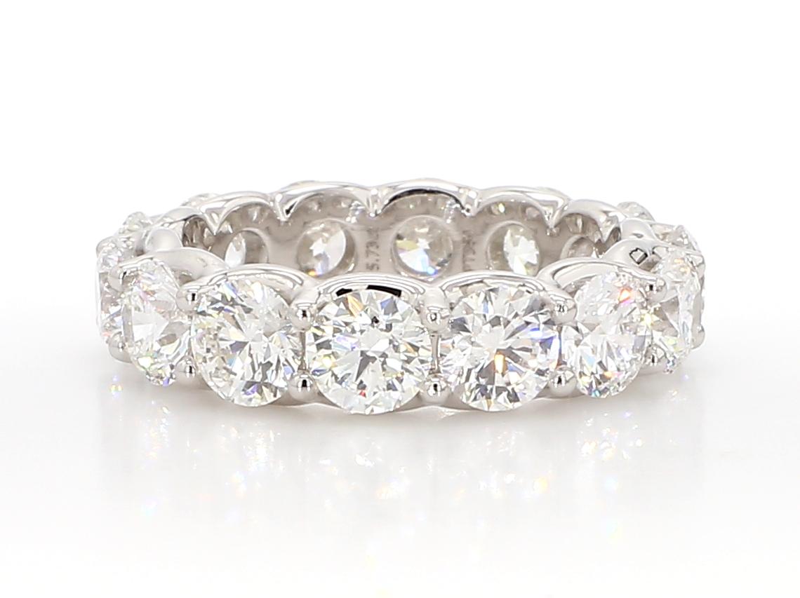 5.73 Carat Round Brilliant Cut Diamond Eternity Band Set In Platinum. In New Condition For Sale In New York, NY