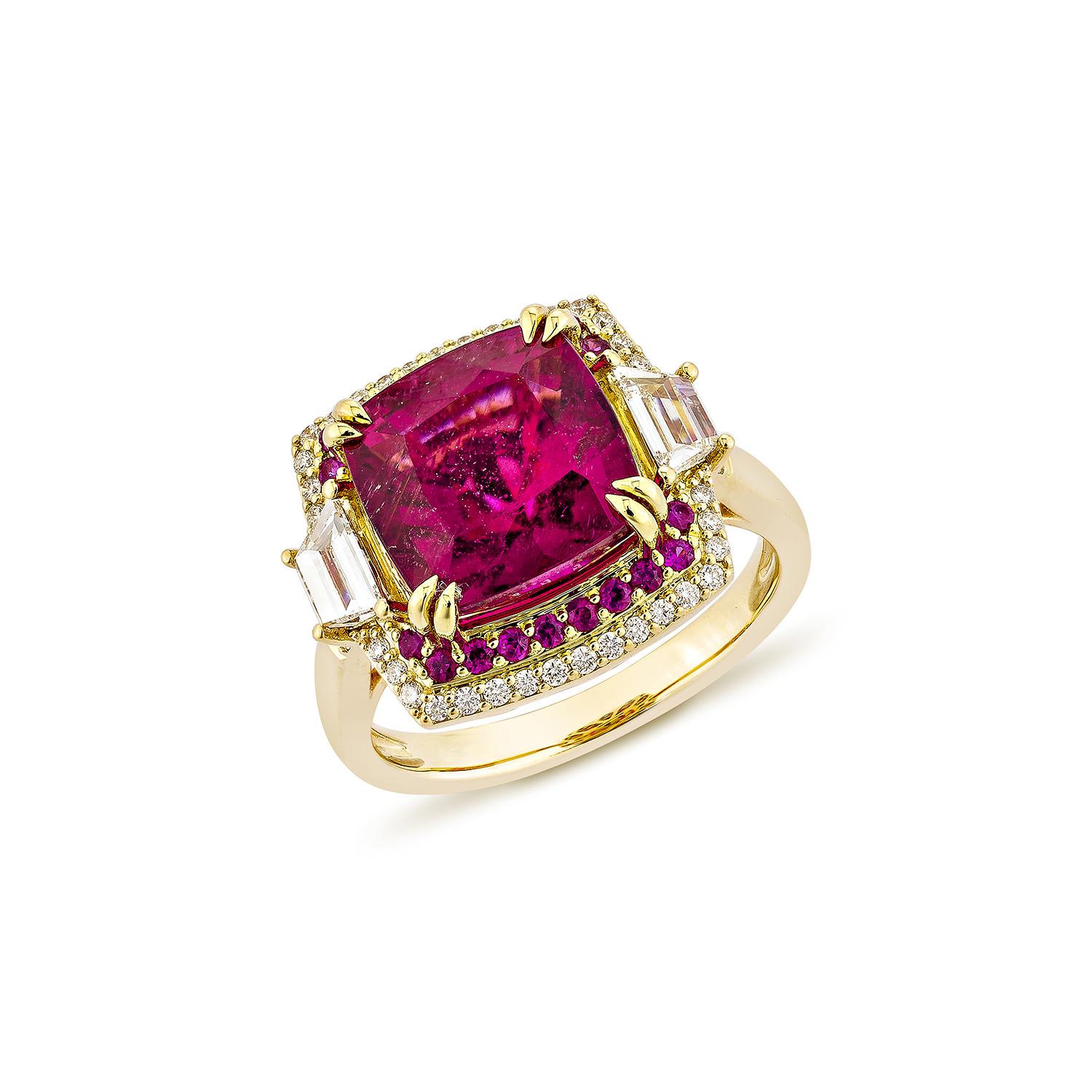 Contemporary 5.73 Carat Rubellite Cocktail Ring in 18Karat Yellow Gold with Ruby and Diamond. For Sale