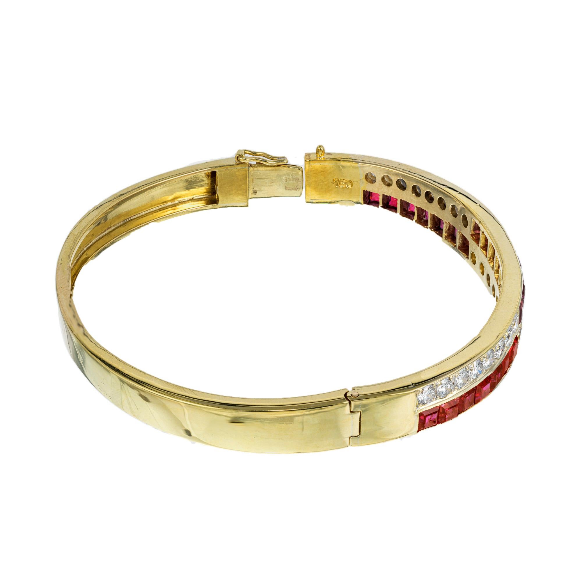 Pulsera brazalete con bisagra de oro, diamante y rubí cuadrado de 5,73 quilates Corte cuadrado en venta