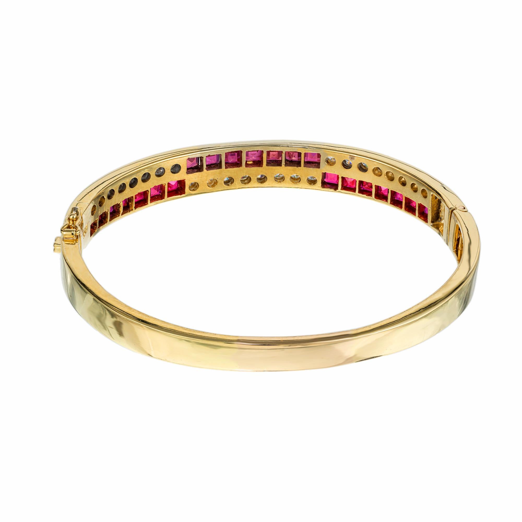 Pulsera brazalete con bisagra de oro, diamante y rubí cuadrado de 5,73 quilates en Bueno estado para la venta en Stamford, CT