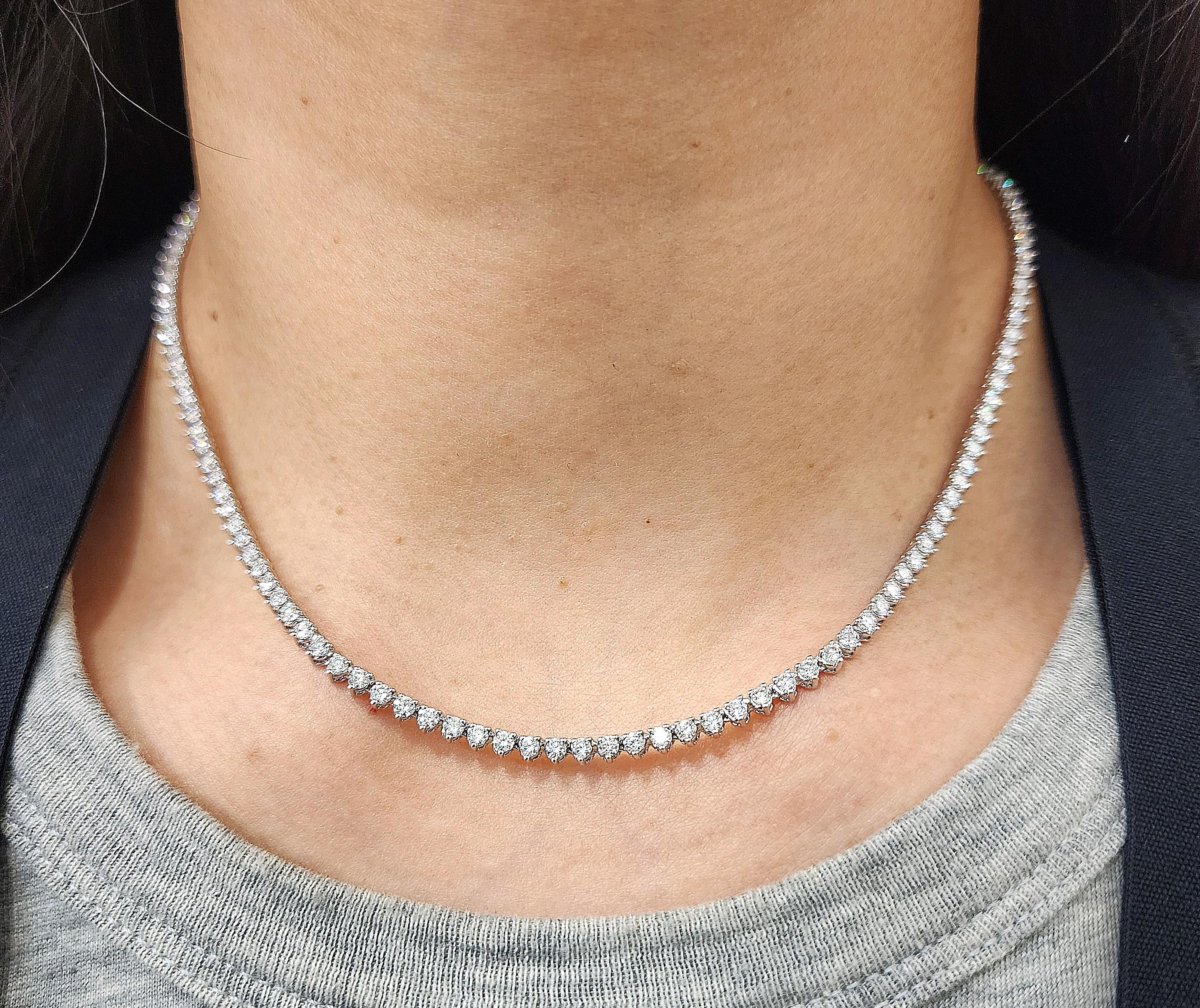 Collana Tennis con diamanti a 3 punte da 5,73 carati in vendita