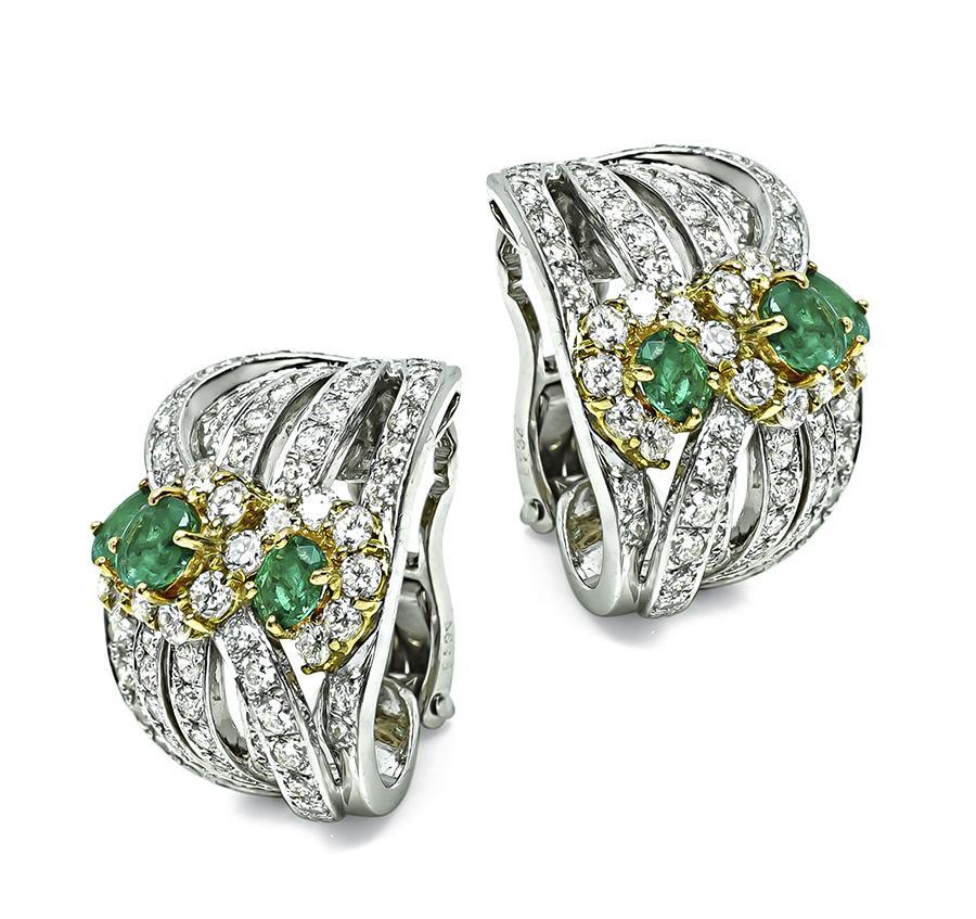 Questo è un affascinante paio di orecchini in platino e oro giallo 18 carati. Gli orecchini sono caratterizzati da scintillanti diamanti a taglio rotondo che pesano circa 5.73 carati. Il colore di questi diamanti è G-H con purezza VS. I diamanti
