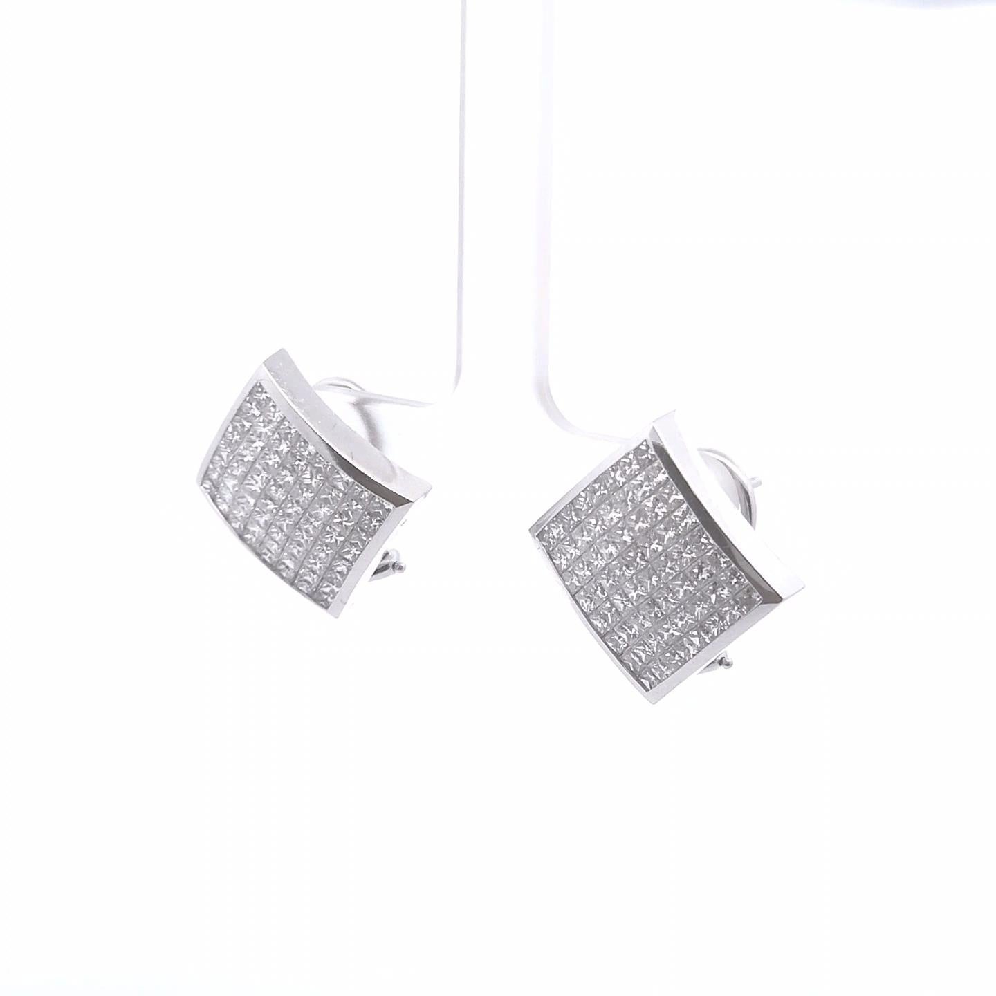 Women's or Men's 5.73ct Princess Cut Diamond Earrings set in 18k Gold For Sale