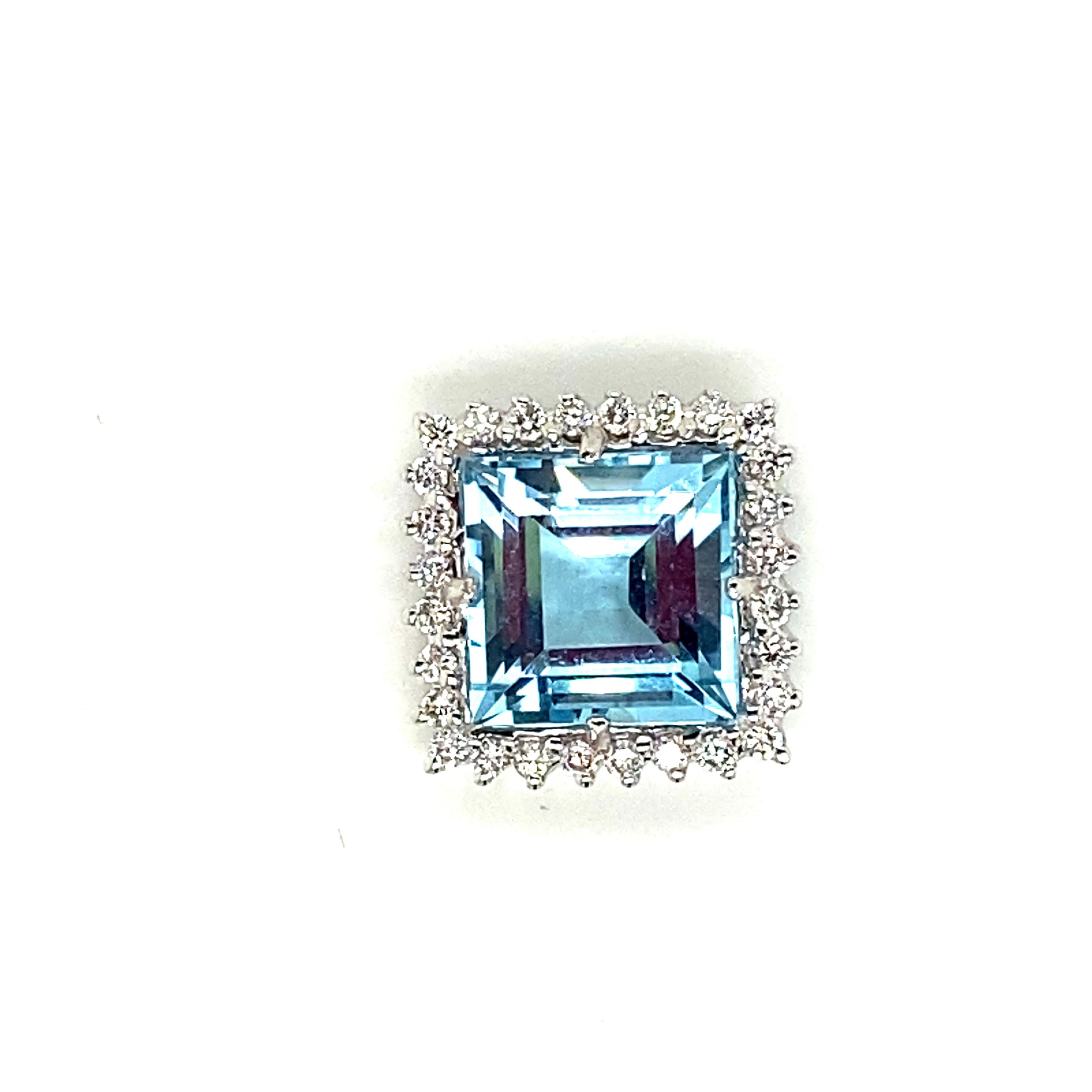 5.74 Carat Blue Topaz and White Diamond Gold Pendant In New Condition For Sale In Hong Kong, HK