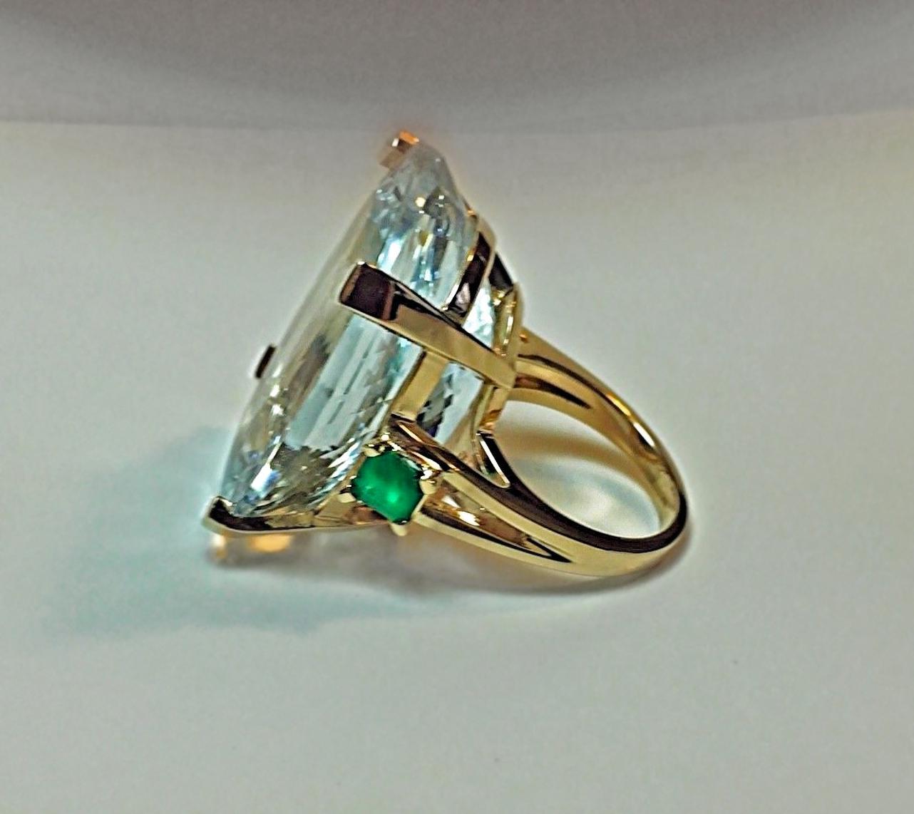 Oval Cut 57.40 Carat Aquamarine Emerald Vintage Gold Retro Style Ring 