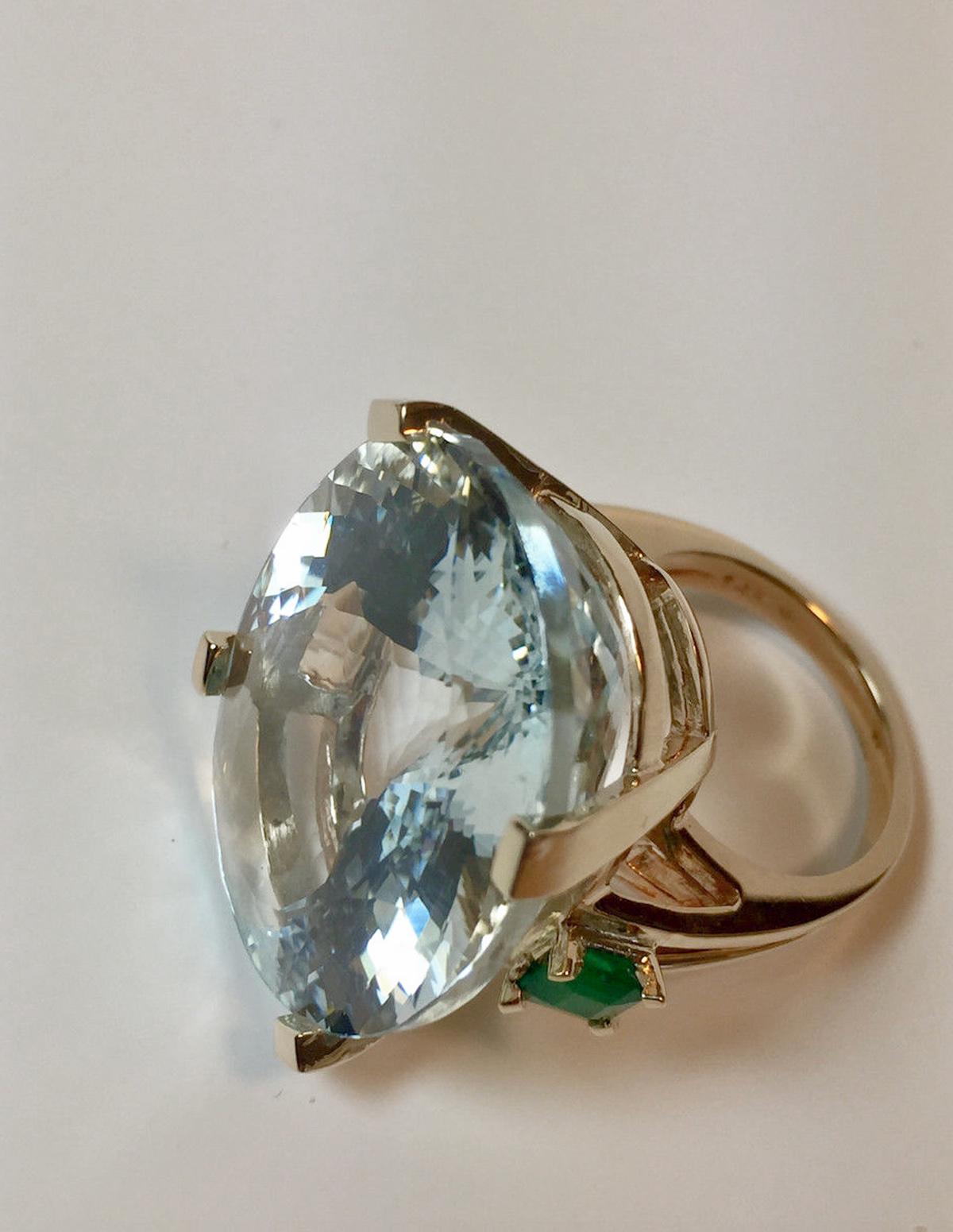 Women's 57.40 Carat Aquamarine Emerald Vintage Gold Retro Style Ring 