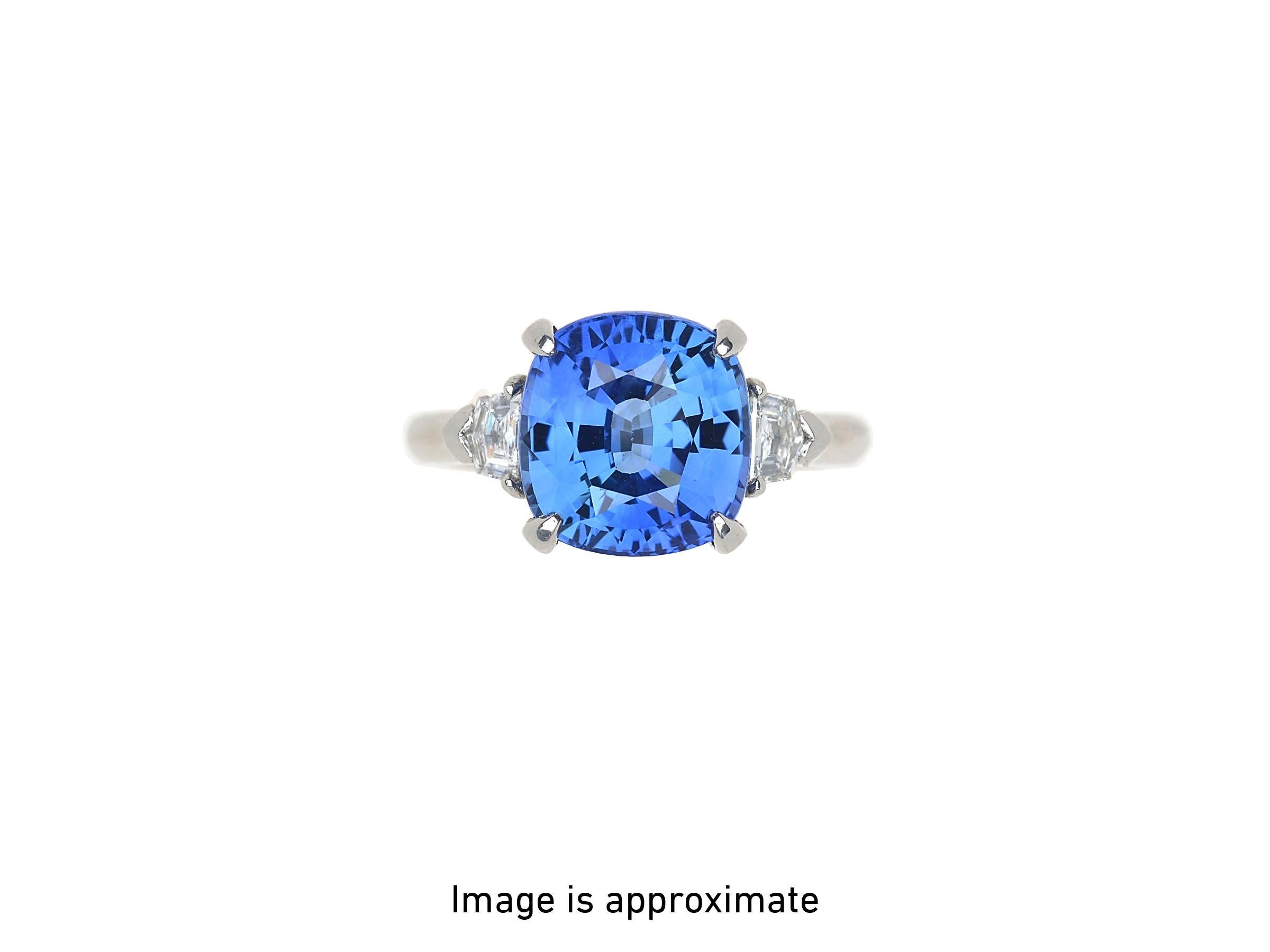 Modern 5.74ct cushion Ceylon Blue Sapphire platinum ring. GIA certified. For Sale