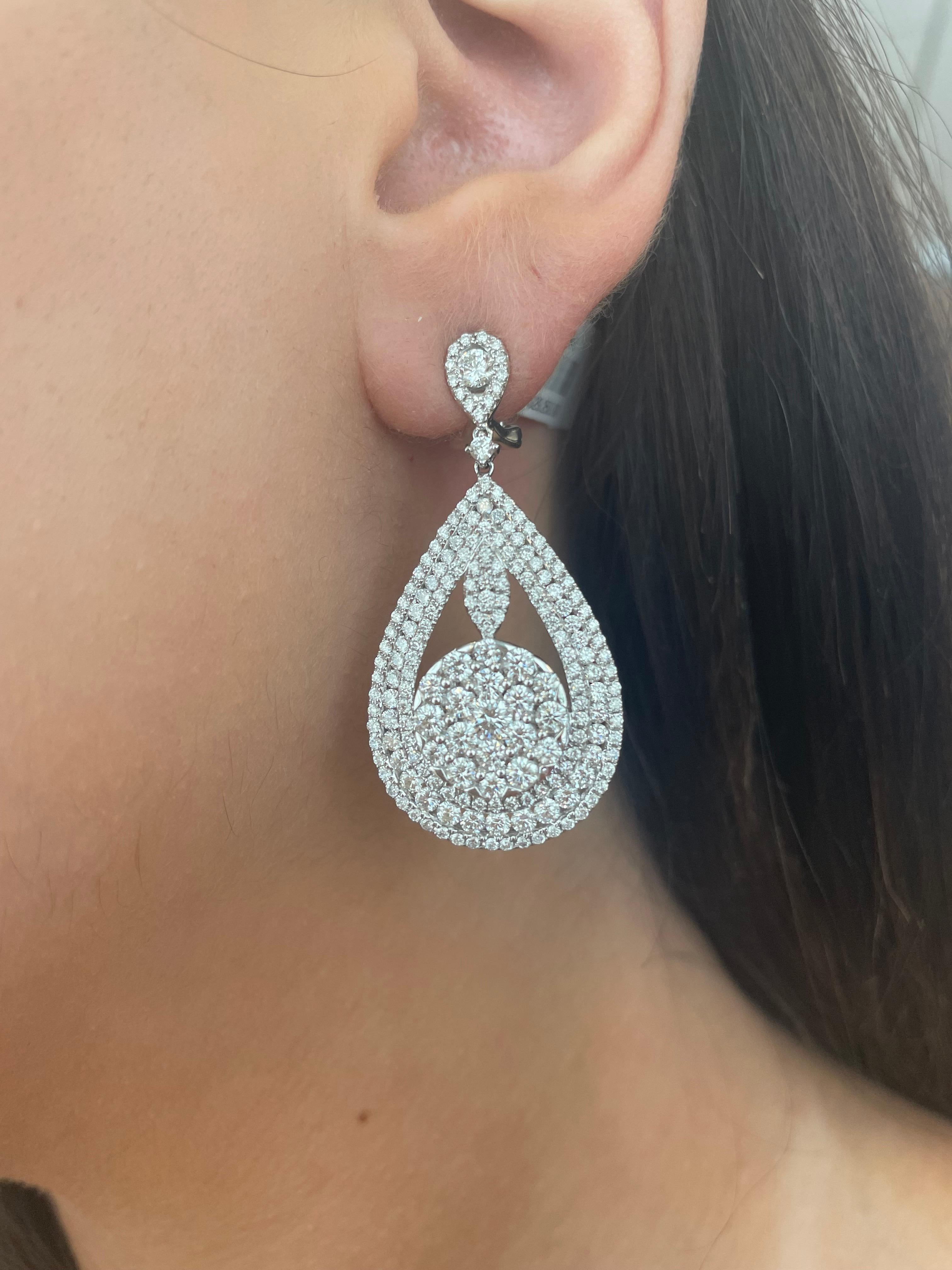 Stunning pave diamond drop earrings.
372 round brilliant diamonds, 5.74 carats total. Approximately G/H color grade and VS2/SI1 clarity grade. Pave and bezel set, 18k white gold.
Accommodated with an up to date appraisal by a GIA G.G. upon request.