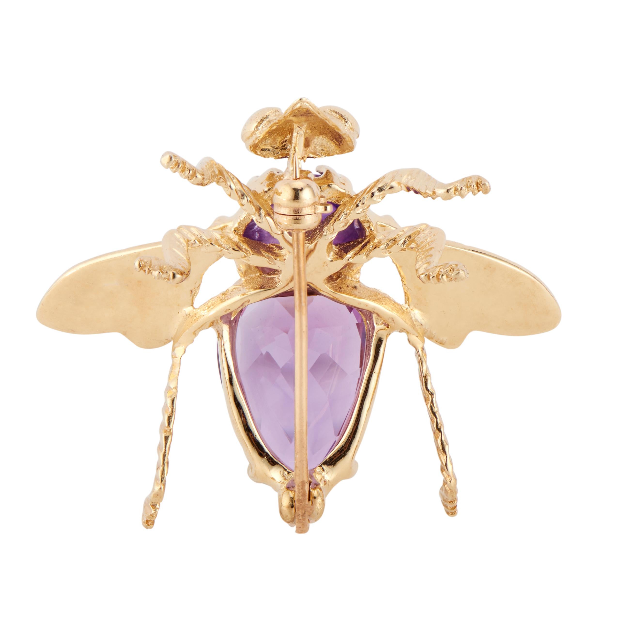 5.75 Carat Amethyst Yellow Gold Three-Dimensional Bee Brooch In Good Condition In Stamford, CT