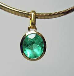 Emeralds Maravellous 5.75 Carat Oval Colombian Emerald Solitaire Pendant 18K
