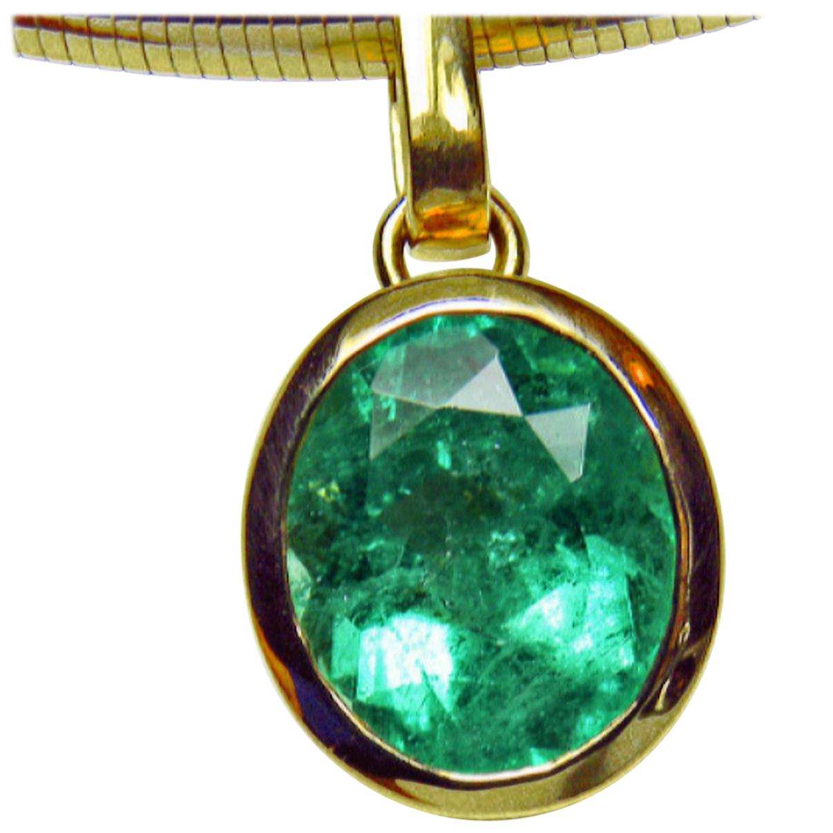 Emeralds Maravellous 5.75 Carat Oval Colombian Emerald Solitaire Pendant 18K For Sale