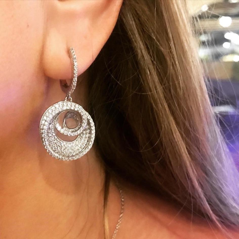Art déco Boucles d'oreilles pendantes en forme de spirale en argent sterling avec zirconia cubique de 5,75 carats  en vente