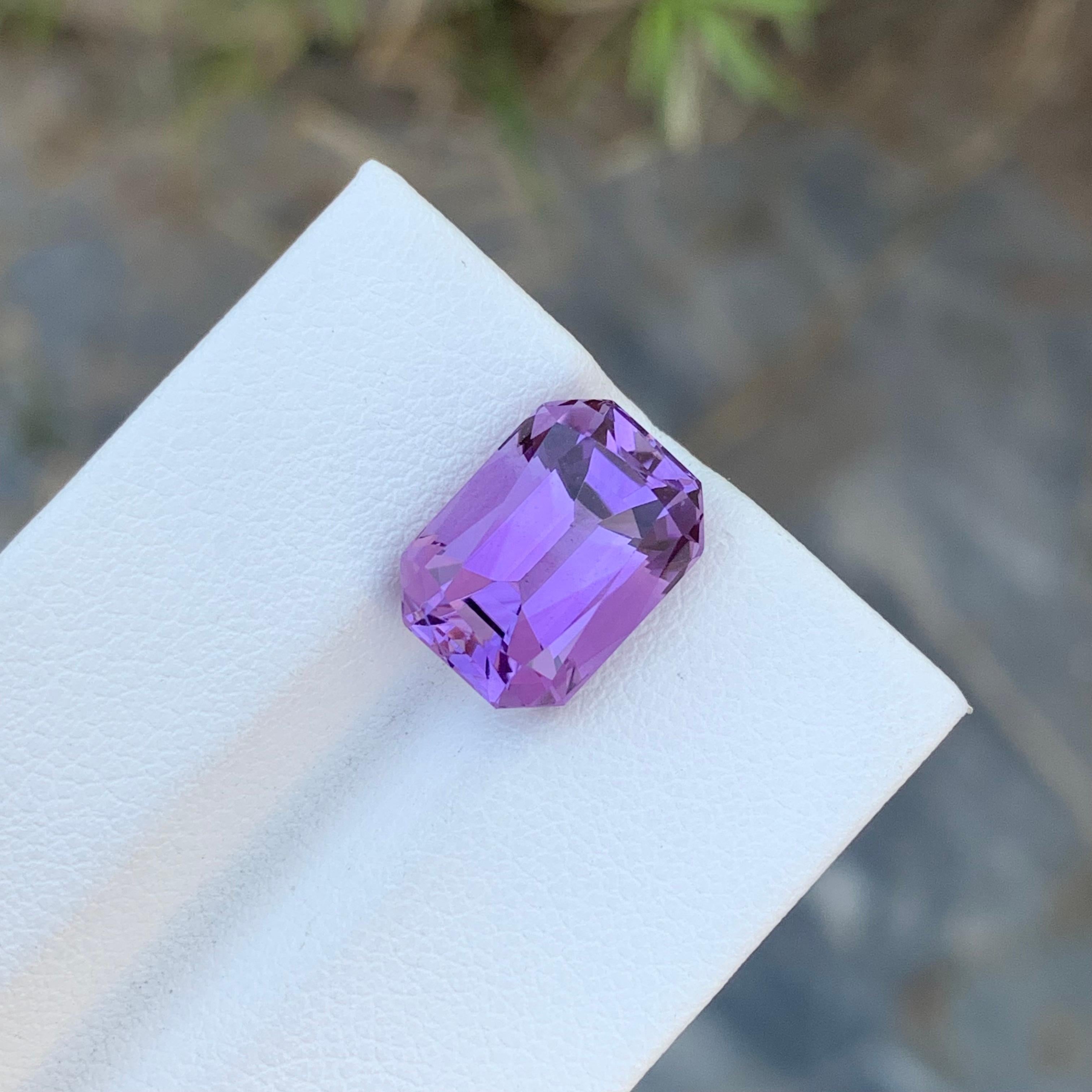 Women's or Men's 5.75 Carat Emerald Shape Natural Loose Amethyst For Jewellery Making  For Sale
