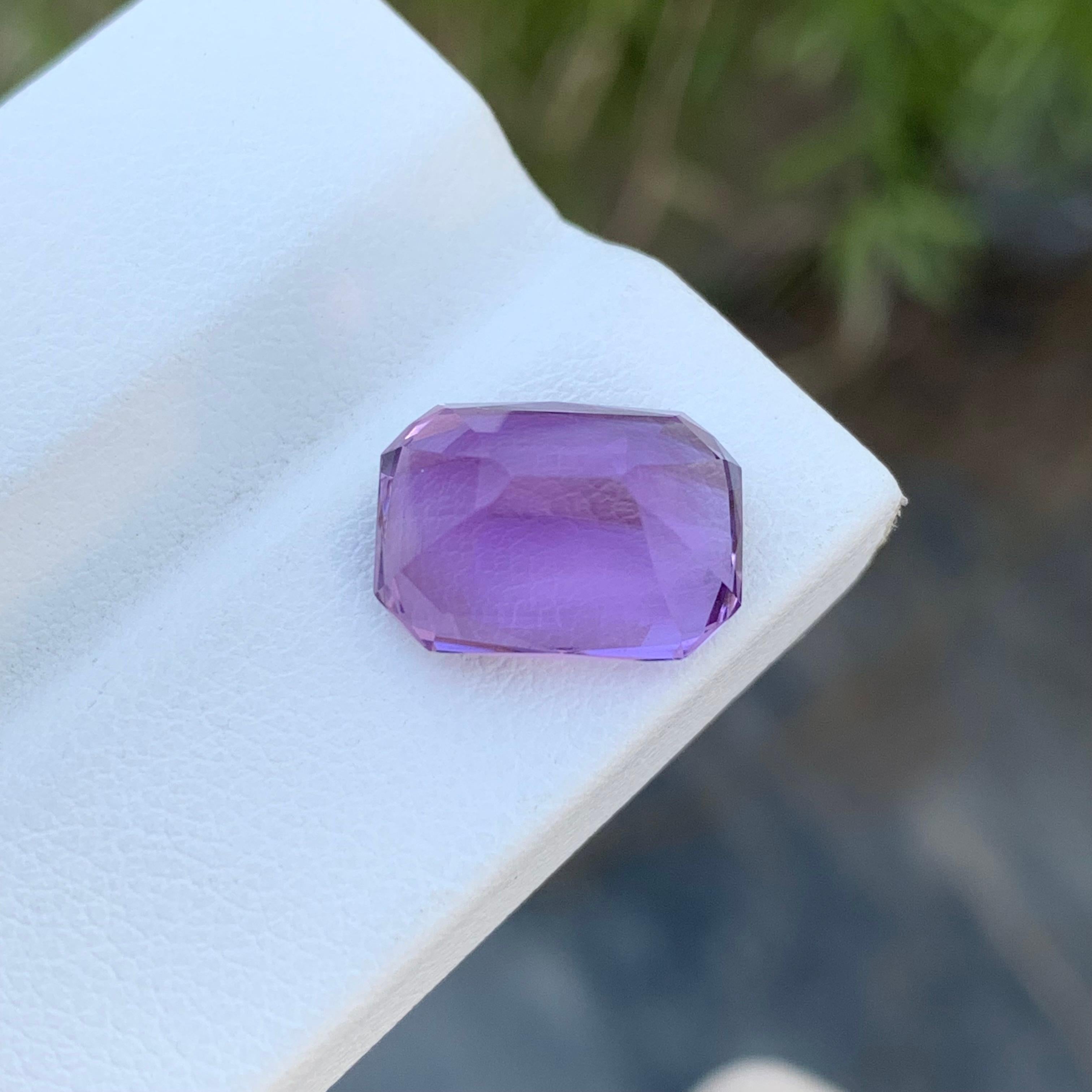 5.75 Carat Emerald Shape Natural Loose Amethyst For Jewellery Making  For Sale 1