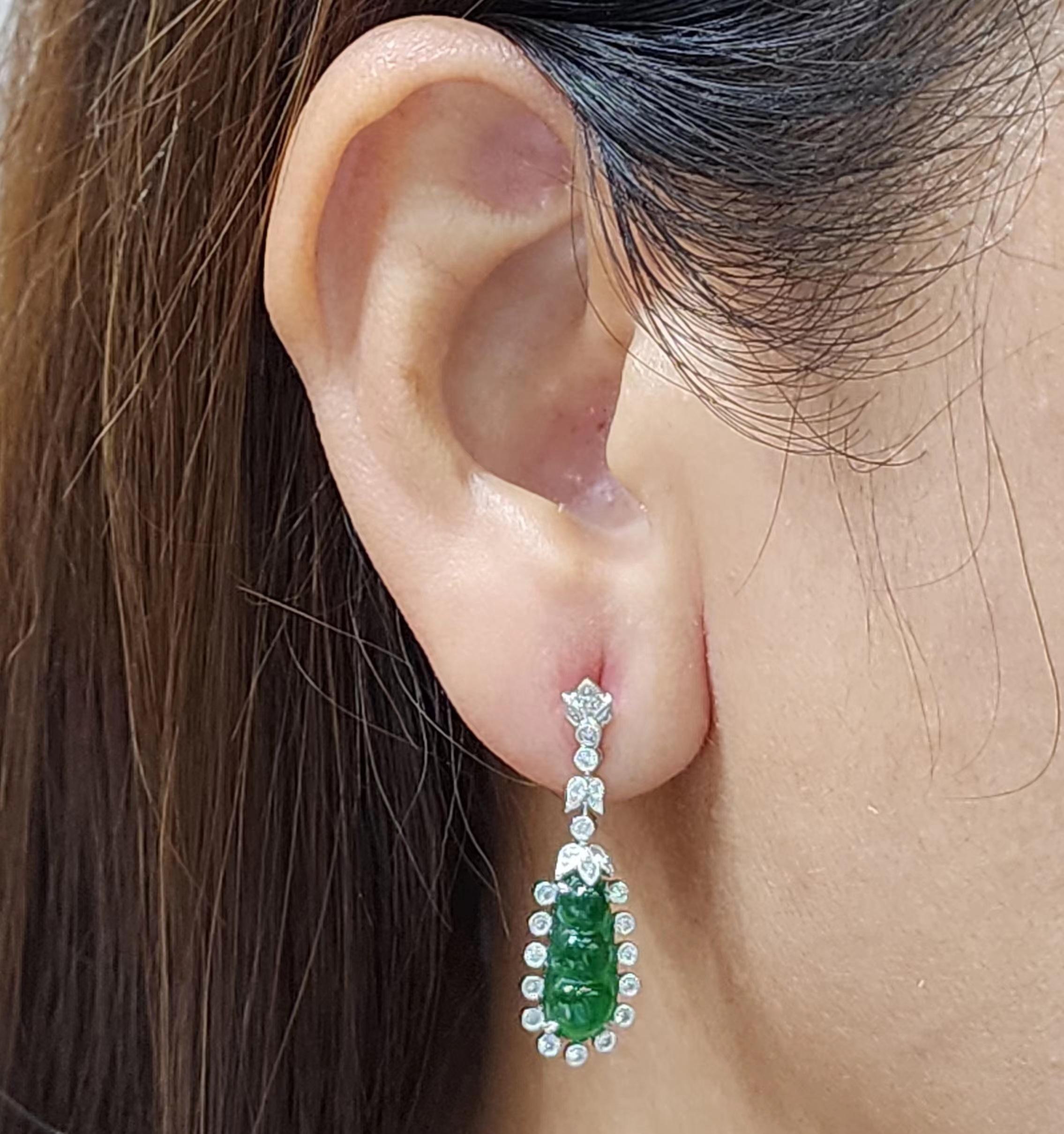 Art Deco 5.75 Carat Jade and Diamond Drop Earring in Platiunum and 18 Karat Gold For Sale