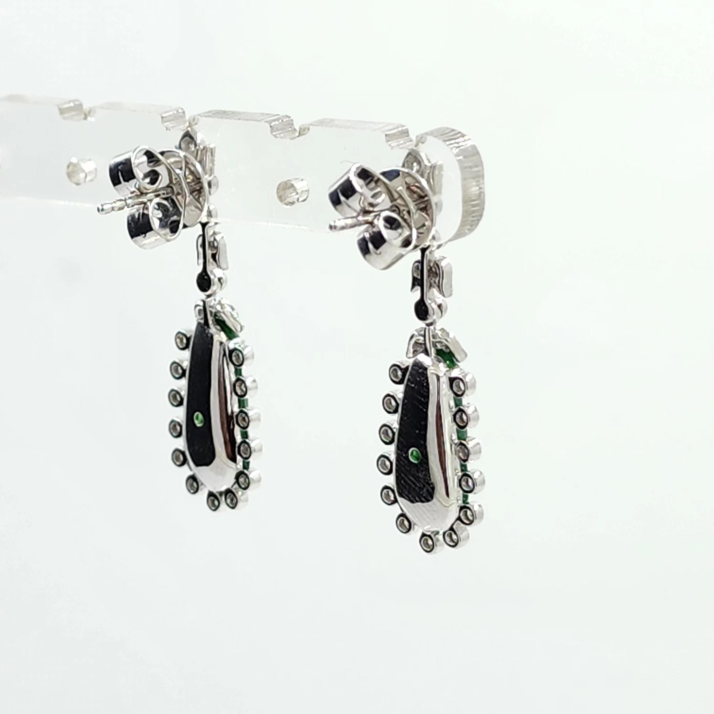 5.75 Carat Jade and Diamond Drop Earring in Platiunum and 18 Karat Gold For Sale 2