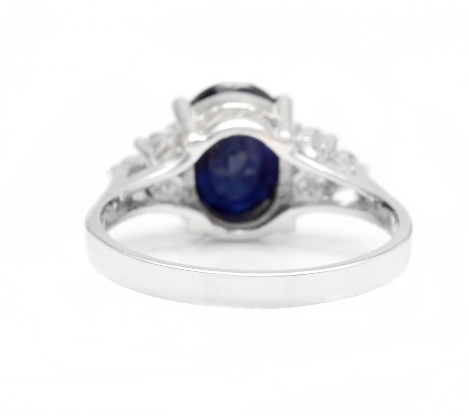 5.75 Carat Natural Blue Sapphire and Diamond 14 Karat Solid White Gold Ring In New Condition For Sale In Los Angeles, CA