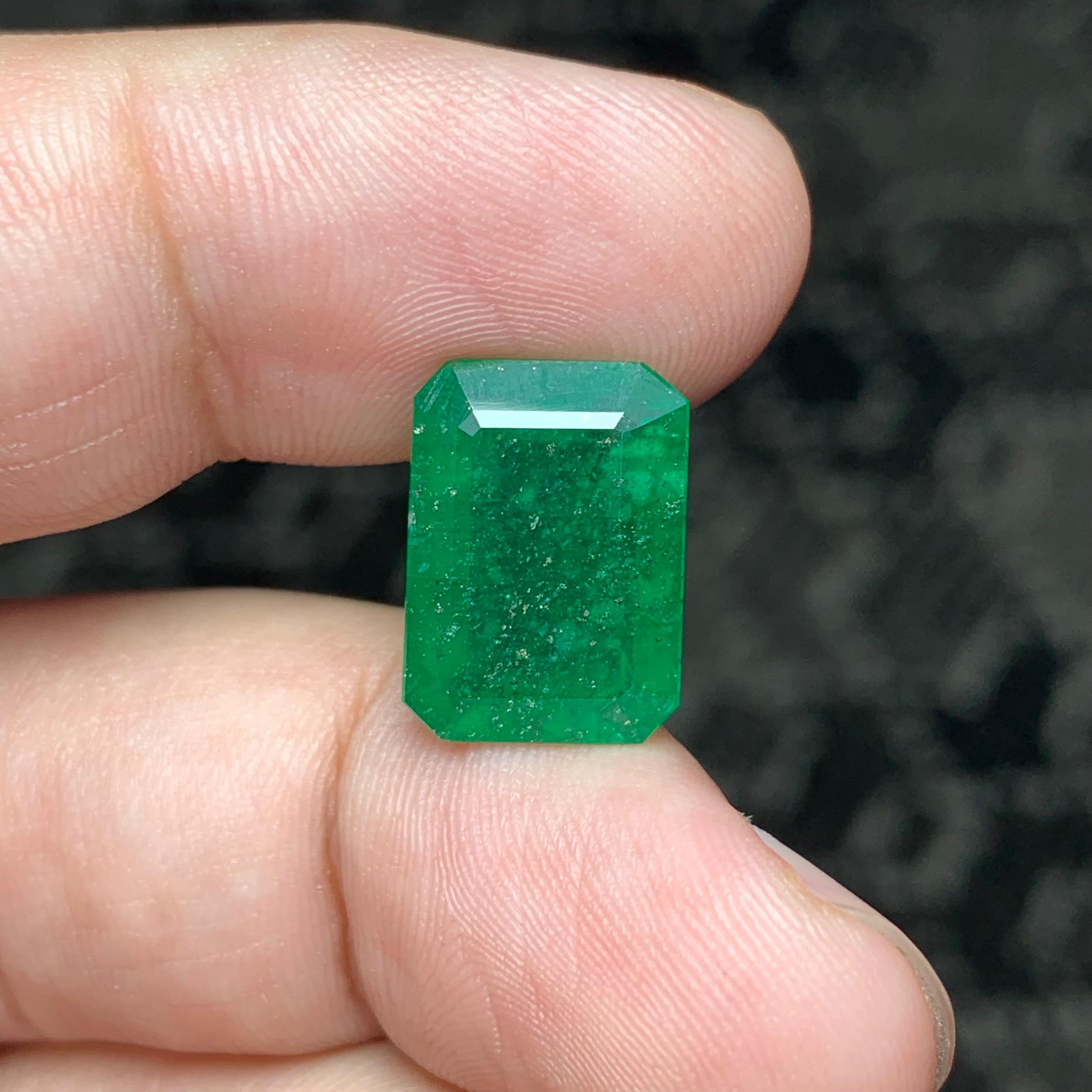 5.75 Carat Natural Loose Pure Green Emerald Gemstone From Swat Mine For Sale 5