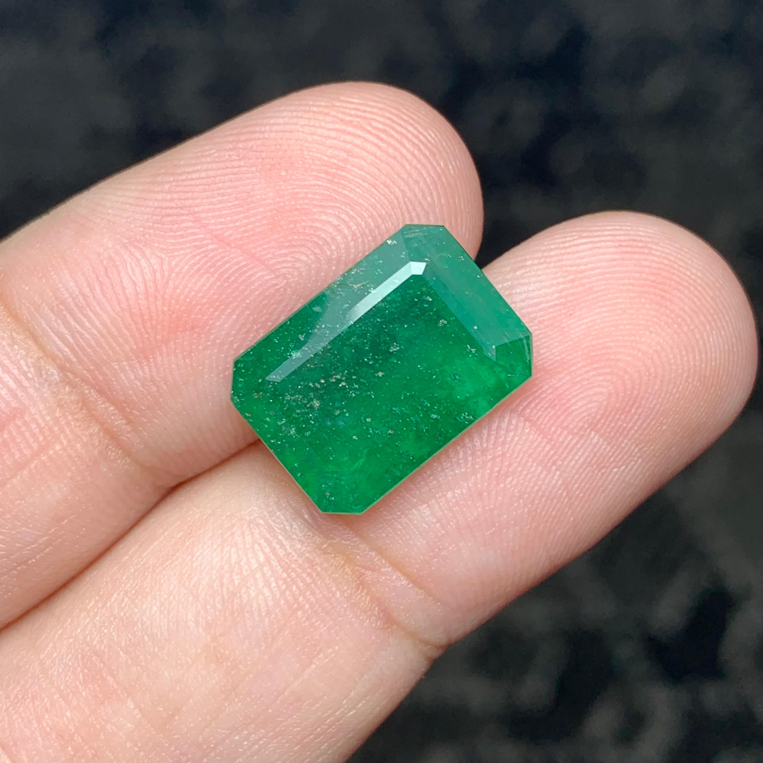 5,75 Karat Natürlicher loser reiner grüner Smaragd Edelstein aus Swat Mine im Angebot 1