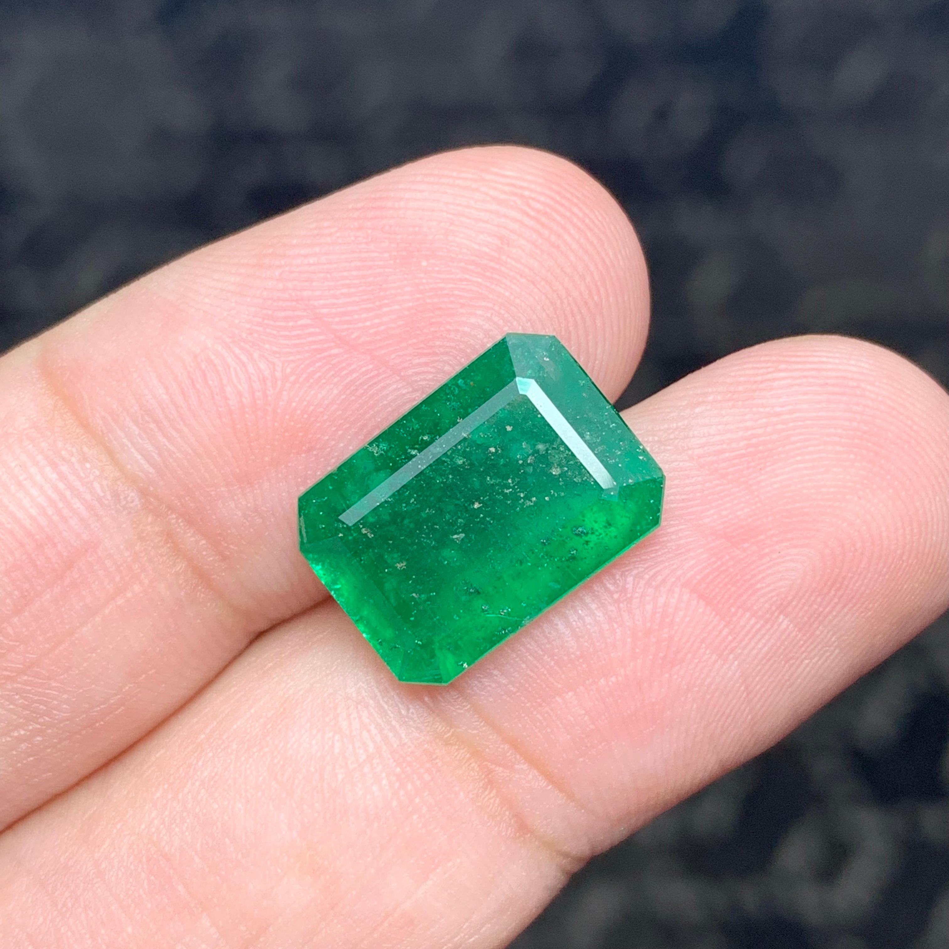 5,75 Karat Natürlicher loser reiner grüner Smaragd Edelstein aus Swat Mine im Angebot 2