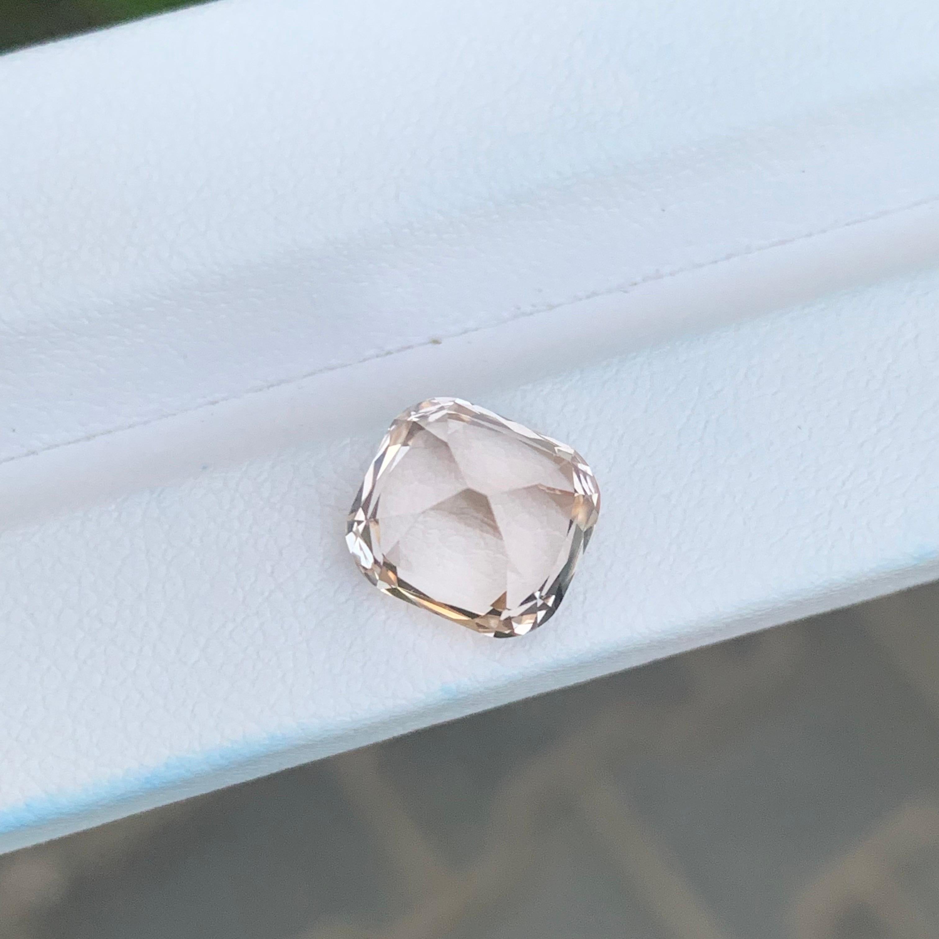 5.75 Carat Natural Loose Golden Topaz Cushion Shape Gemstone (pierre précieuse en forme de coussin) en vente 5