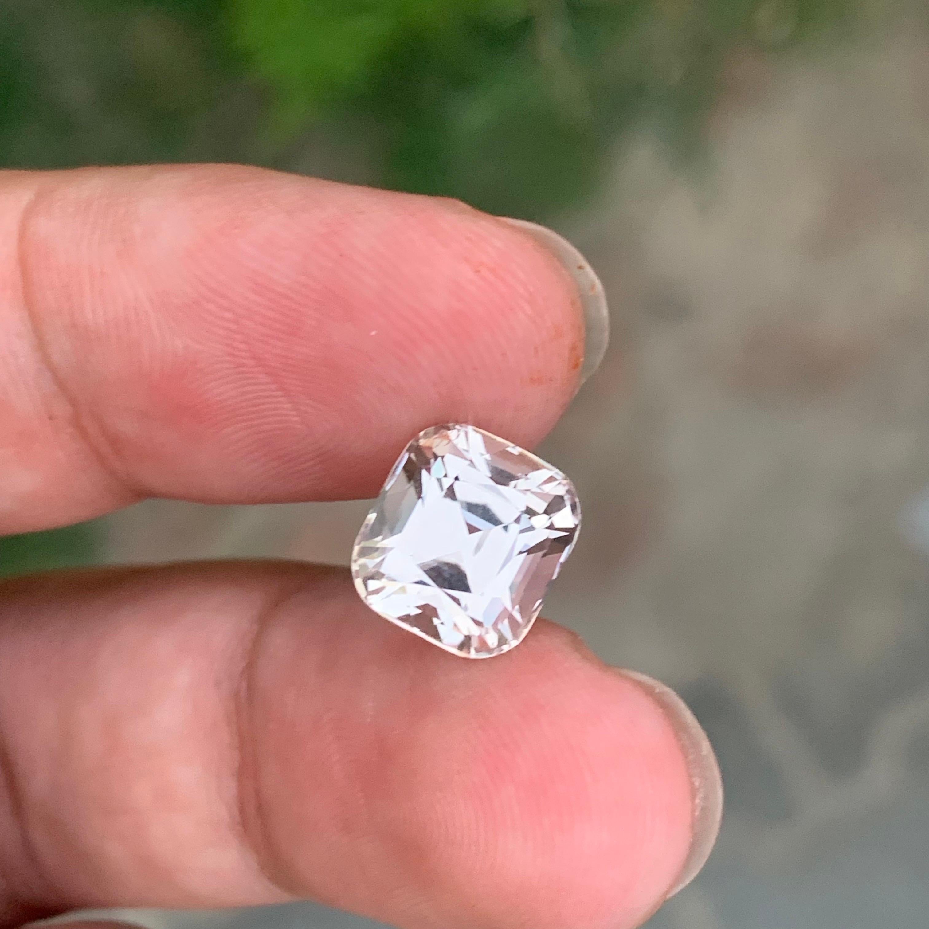 5.75 Carat Natural Loose Golden Topaz Cushion Shape Gemstone (pierre précieuse en forme de coussin) en vente 8