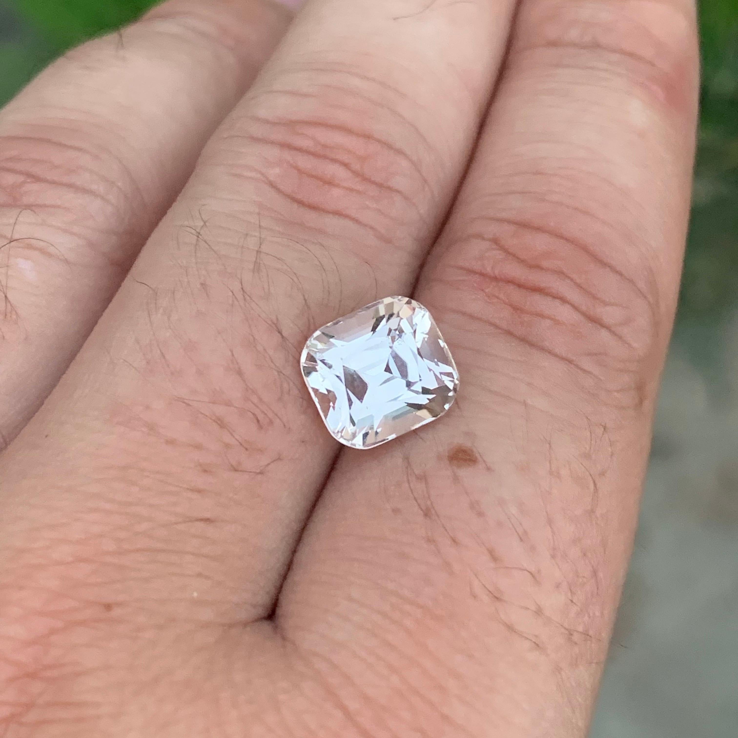 5.75 Carat Natural Loose Golden Topaz Cushion Shape Gemstone (pierre précieuse en forme de coussin) en vente 9
