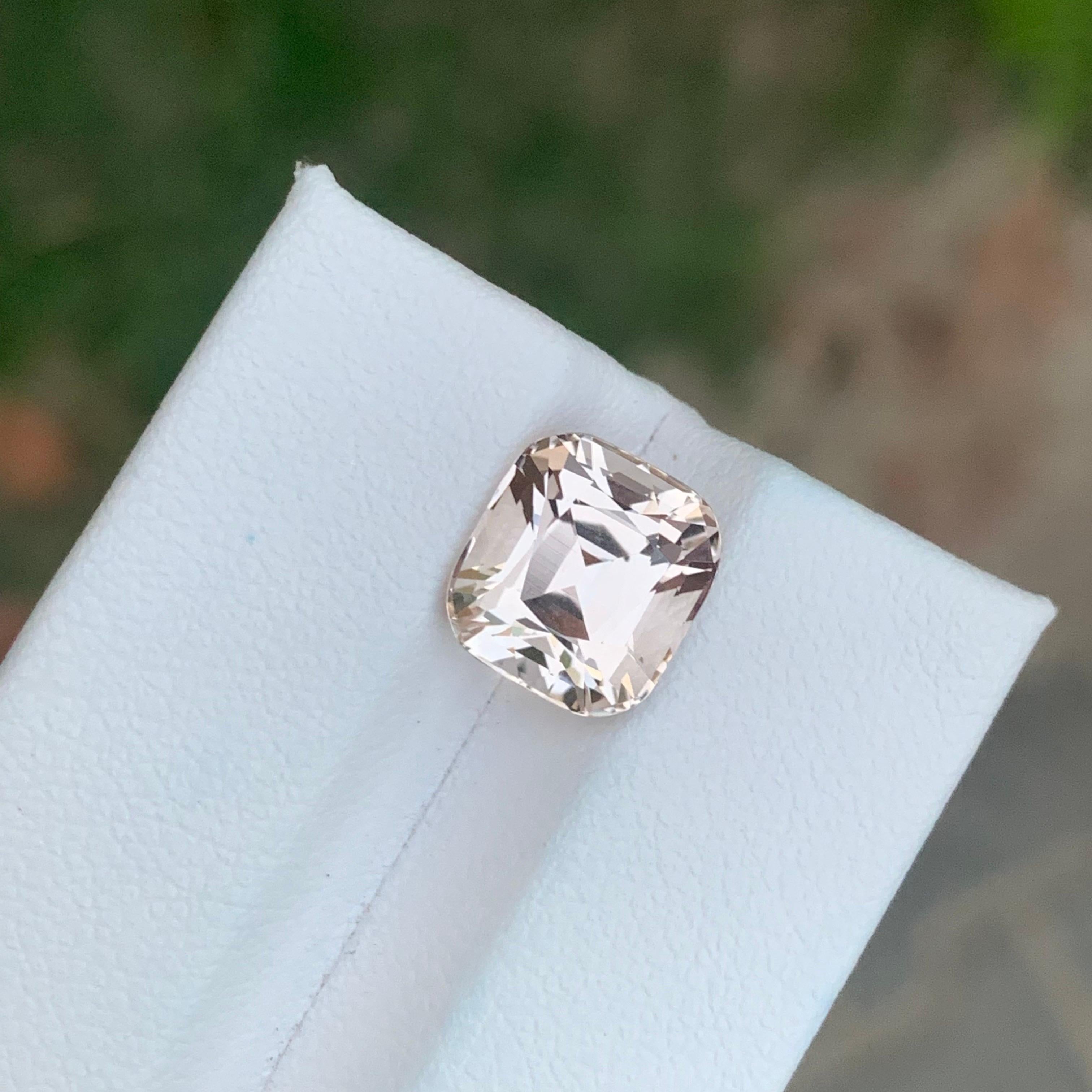 Topaze dorée facettée

Poids : 5,75 carats
Dimension : 9,8 x 9 x 7,6 mm
Origine : Skardu, Pakistan
Couleur ; Doré
Traitement : Non
Certificat : Sur demande

La topaze dorée est une pierre précieuse rayonnante réputée pour ses teintes chaudes et