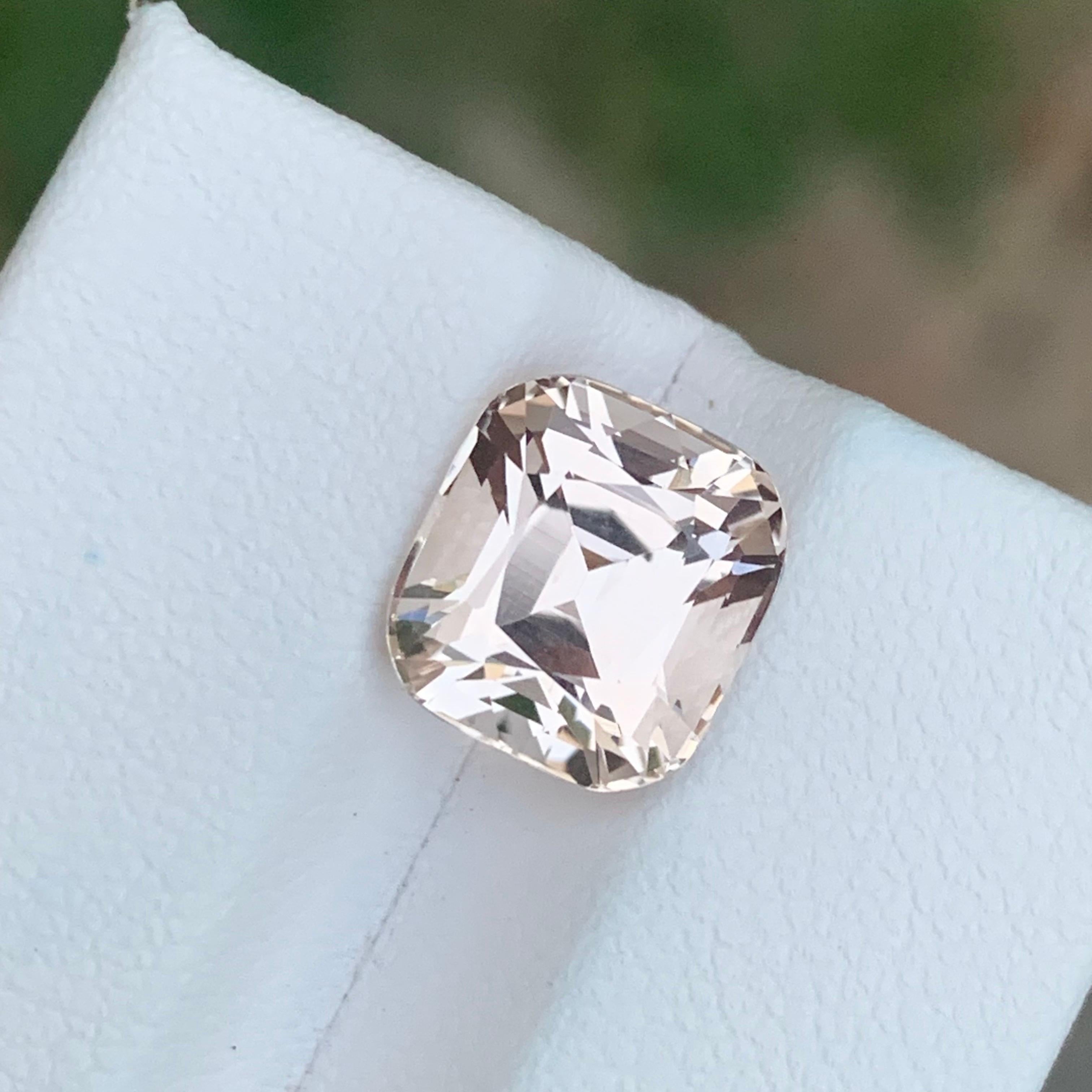 Arts and Crafts 5.75 Carat Natural Loose Golden Topaz Cushion Shape Gemstone (pierre précieuse en forme de coussin) en vente