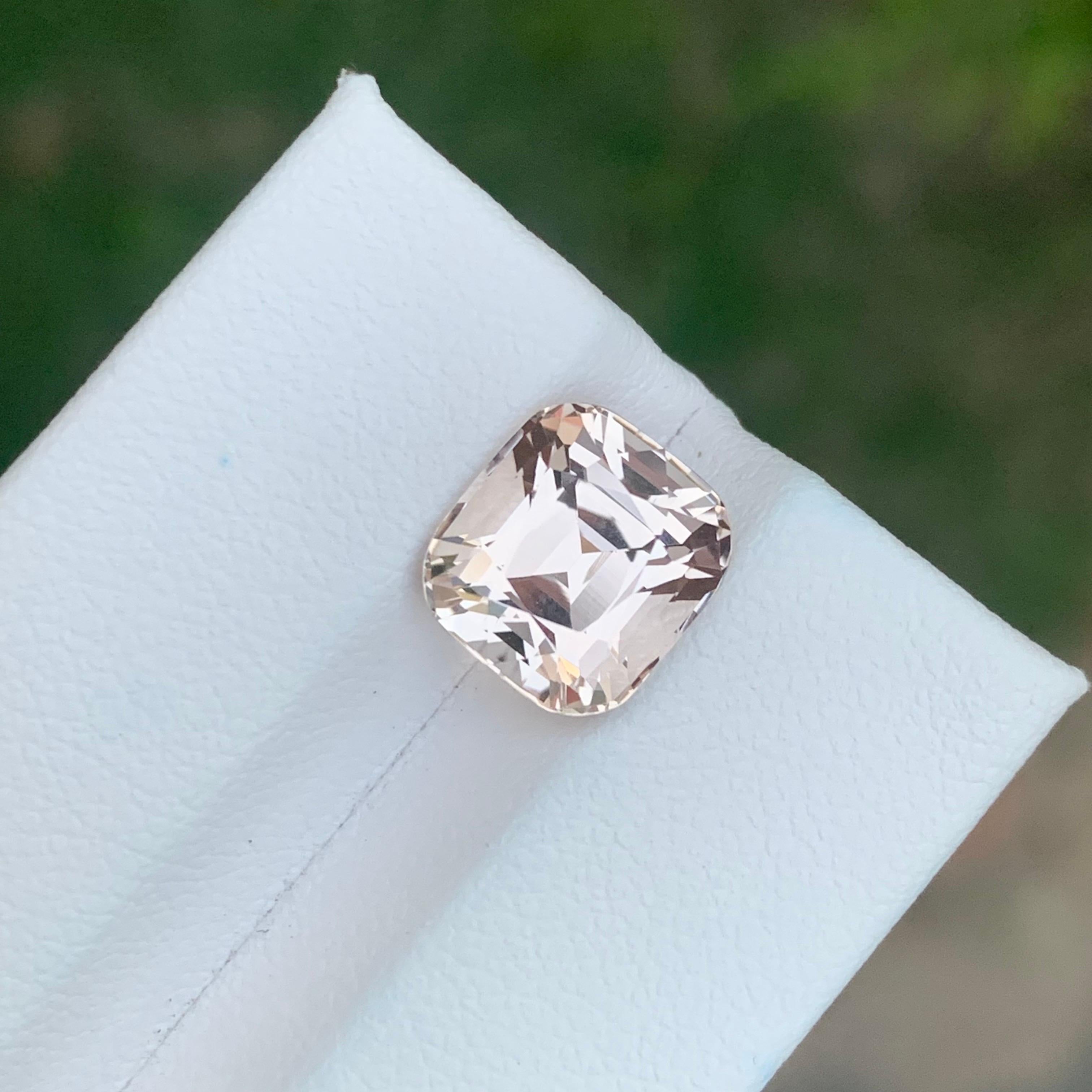 5.75 Carat Natural Loose Golden Topaz Cushion Shape Gemstone (pierre précieuse en forme de coussin) en vente 2