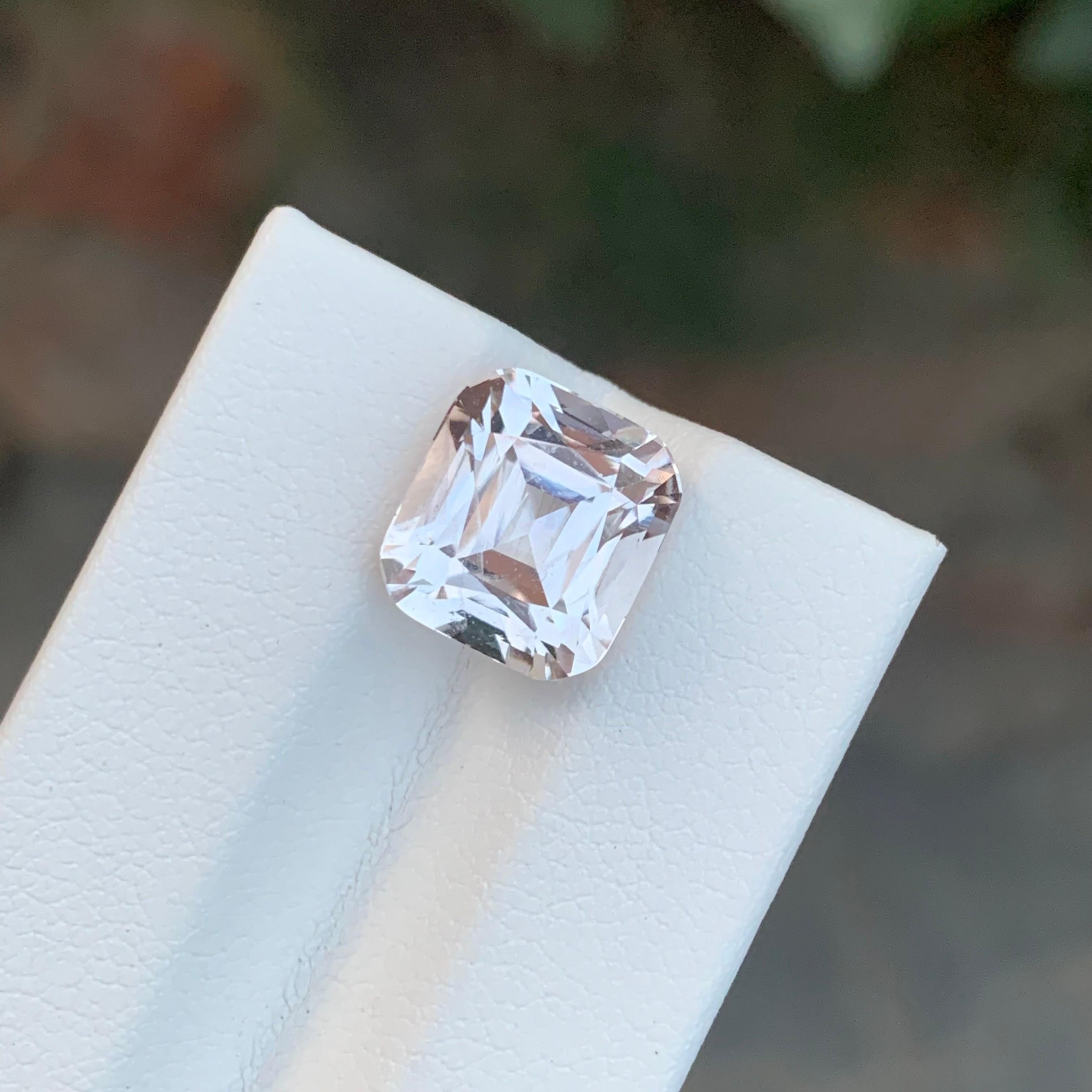 Arts and Crafts 5,75 carati di Morganite naturale sfusa a forma di cuscino in vendita