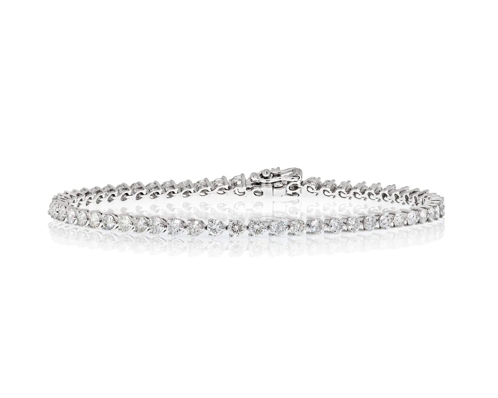 Pulsera de tenis de 3 puntas con diamantes redondos naturales de 5,75 quilates en oro blanco de 18 quilates en venta 3