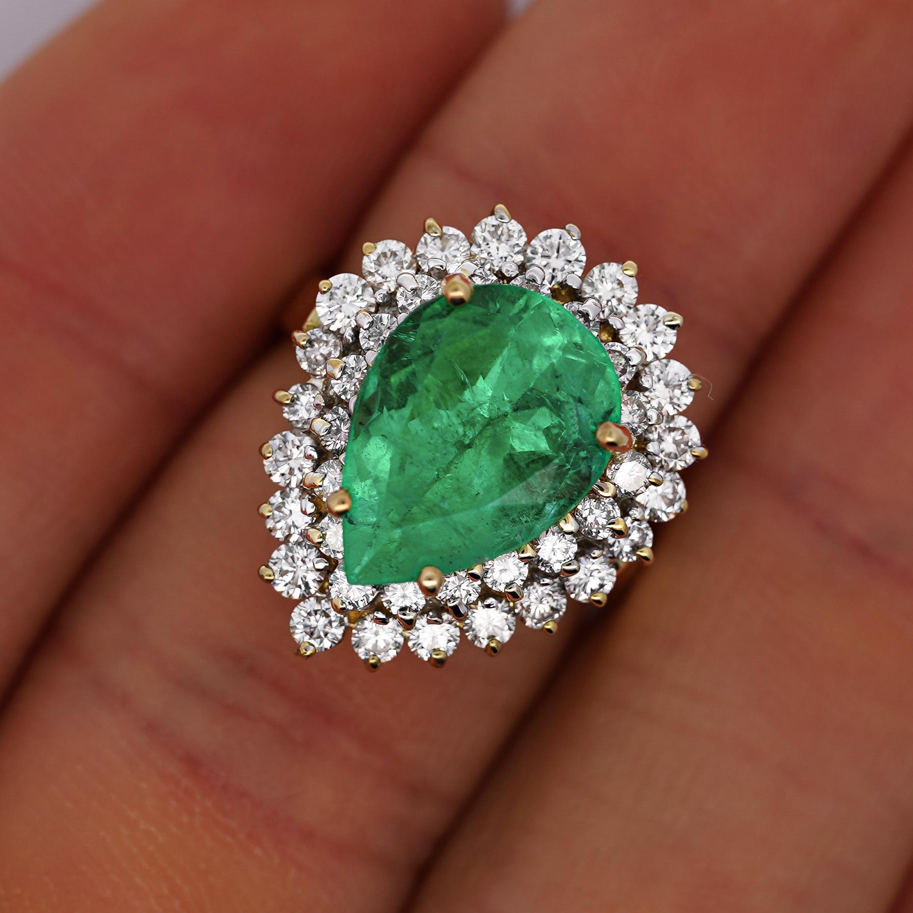 5.75 Carat Pear Cut Colombian Emerald Diamond Halo 18K Gold Emerald Ring For Sale 1