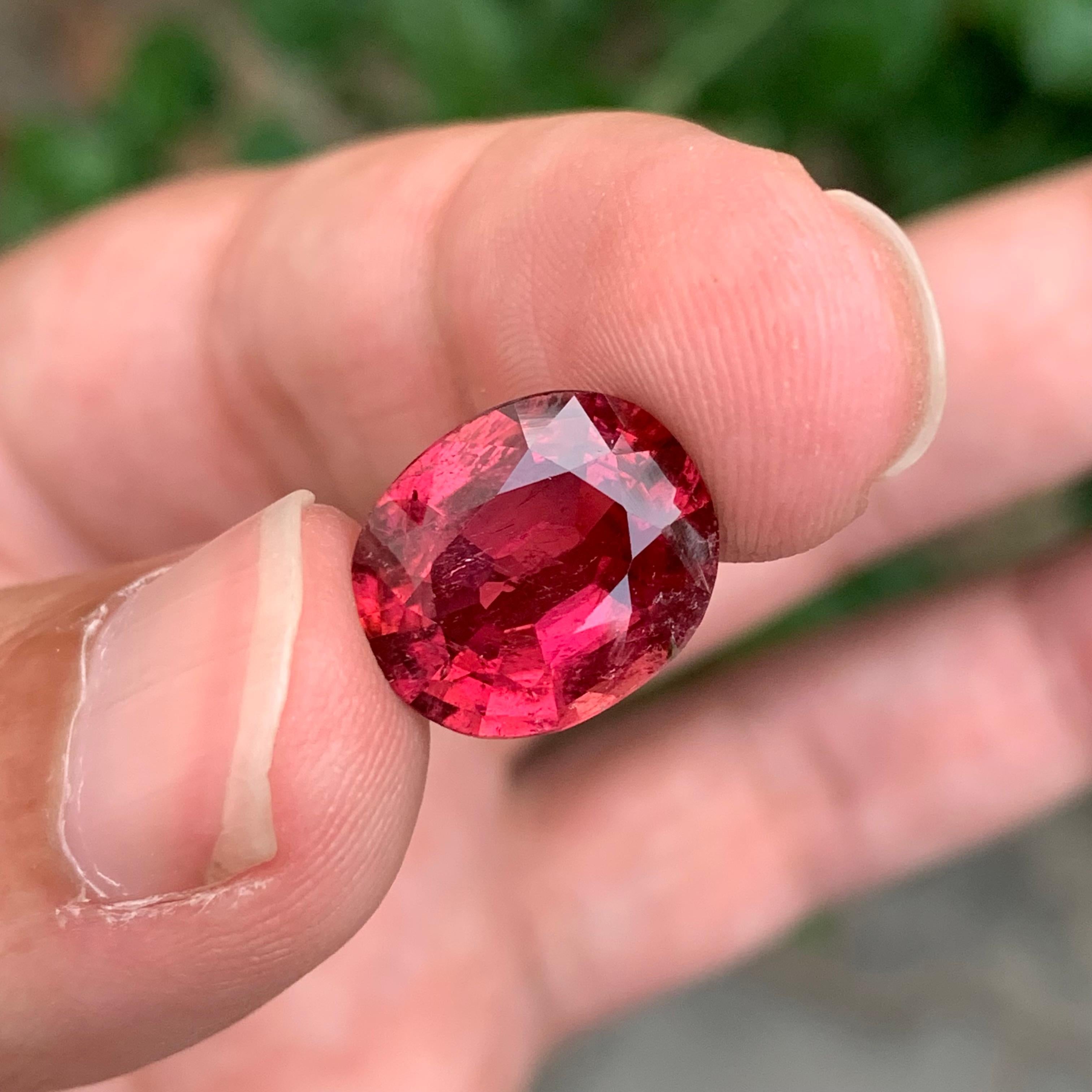 5,75 Karat Atemberaubend Facettiert Rubellit Turmalin Oval Form Edelstein im Angebot 4