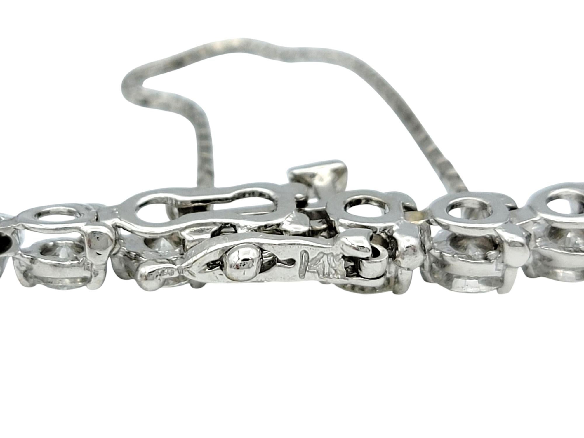 Taglio rotondo Bracciale tennis con diamanti tondi e brillanti da 5,75 carati totali in oro bianco 14 carati in vendita