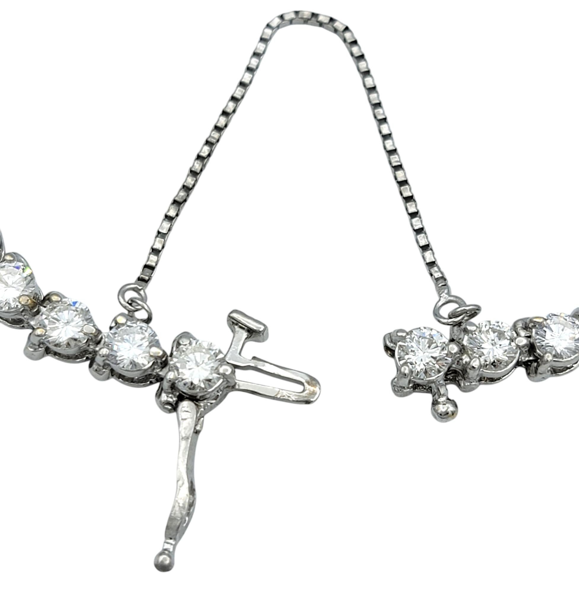 Bracciale tennis con diamanti tondi e brillanti da 5,75 carati totali in oro bianco 14 carati In condizioni buone in vendita a Scottsdale, AZ