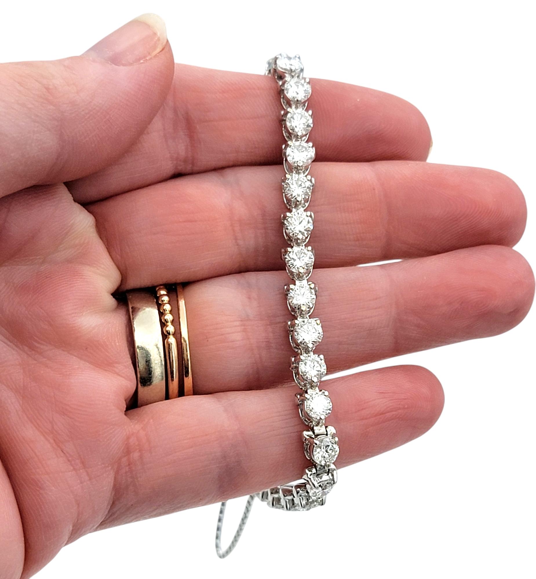 Bracciale tennis con diamanti tondi e brillanti da 5,75 carati totali in oro bianco 14 carati in vendita 1