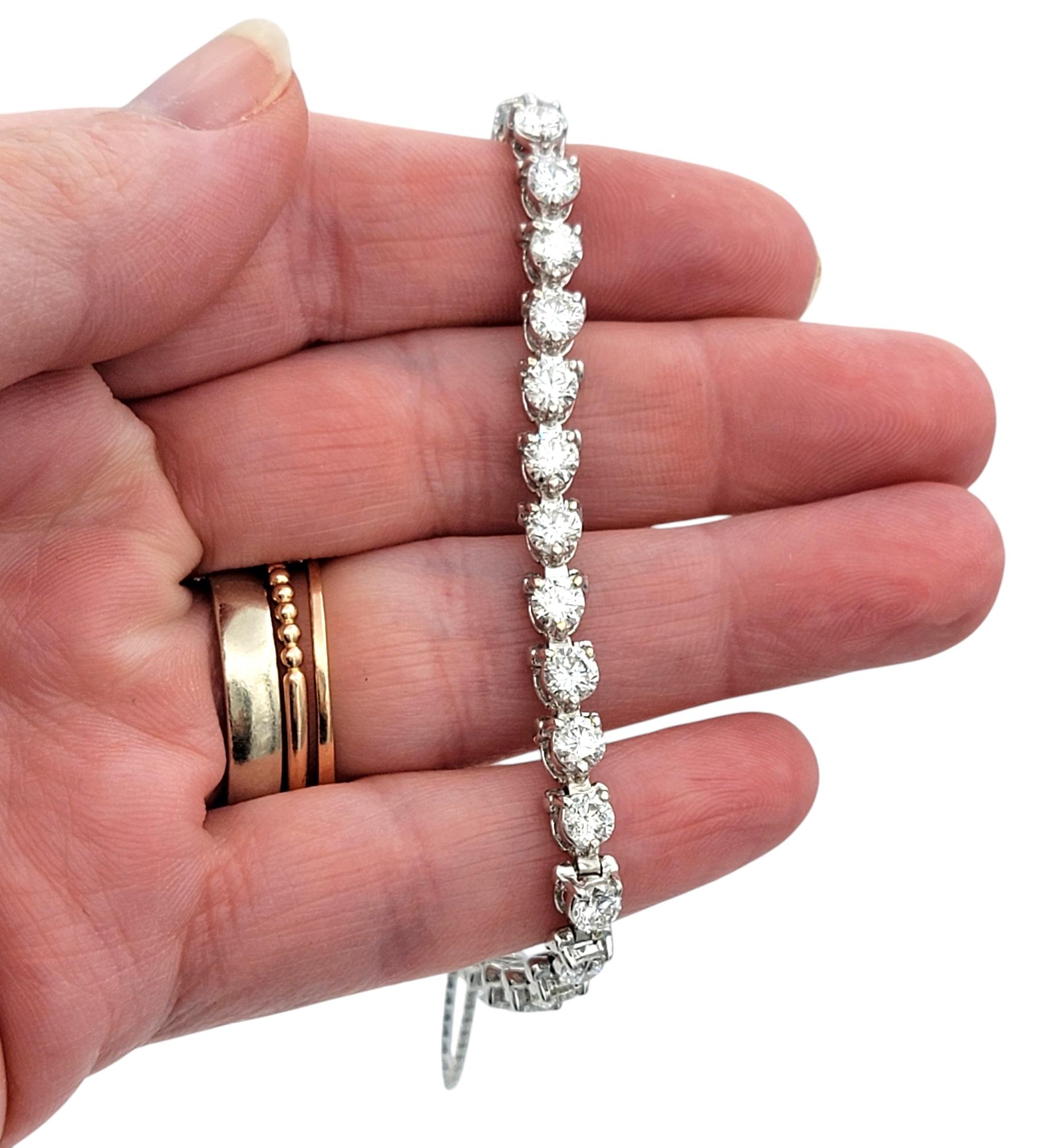 Bracciale tennis con diamanti tondi e brillanti da 5,75 carati totali in oro bianco 14 carati in vendita 2