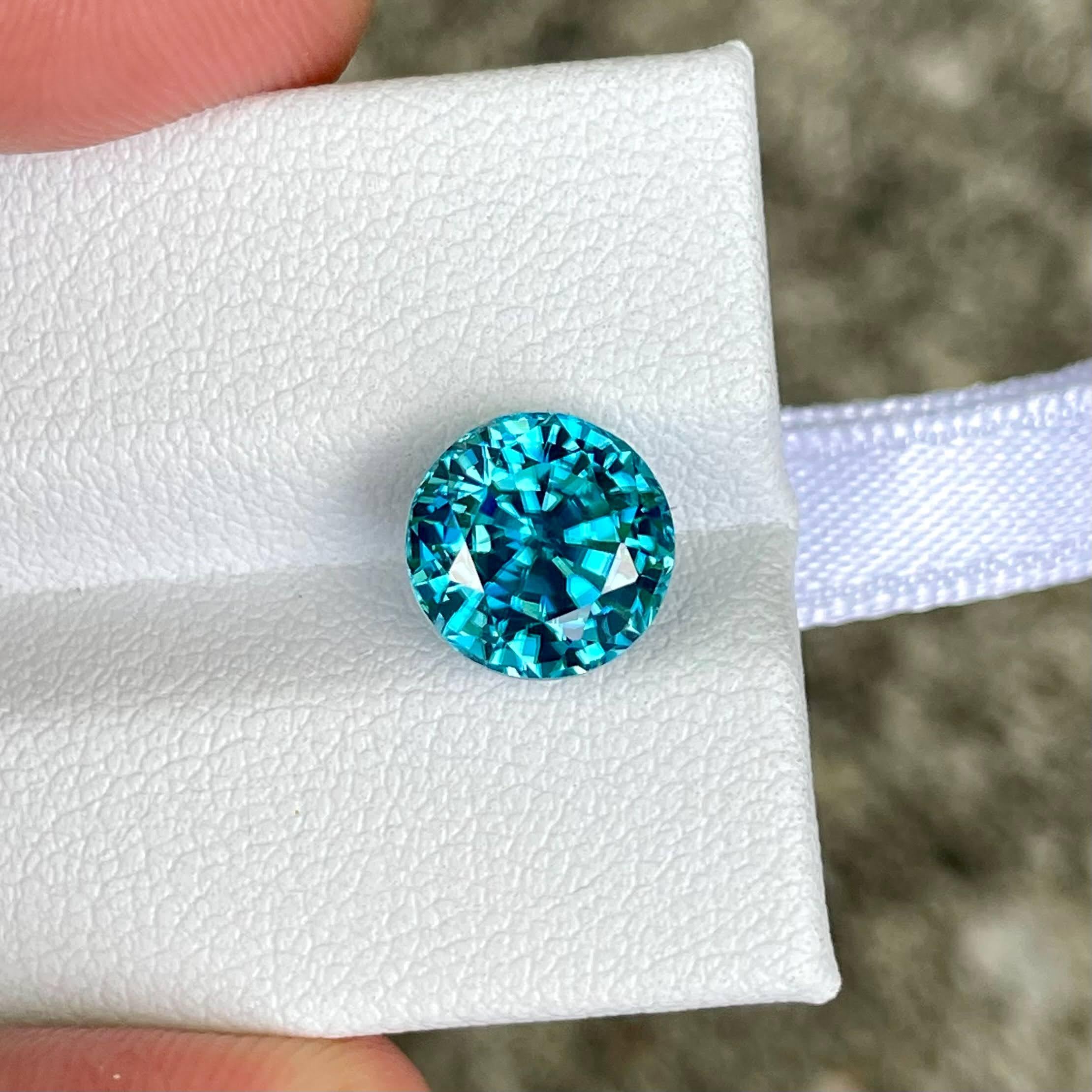 Women's or Men's 5.75 carats Blue Zircon Stone Round Cut Natural Cambodian Gemstone