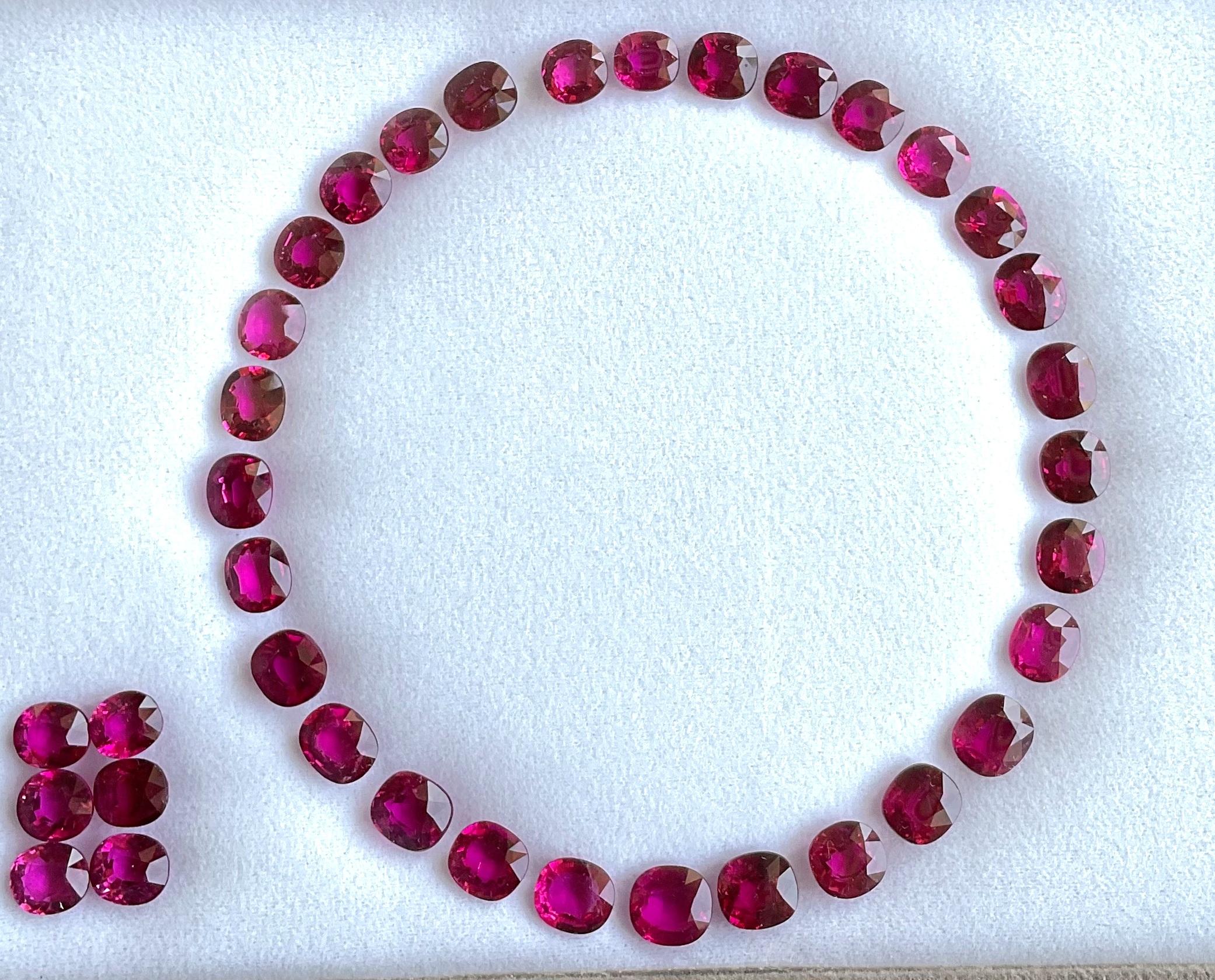 da uomo o donna 57.50 Carati Rubellite Layout Ovale Top Quality Per Gioielleria Gemma Naturale in vendita