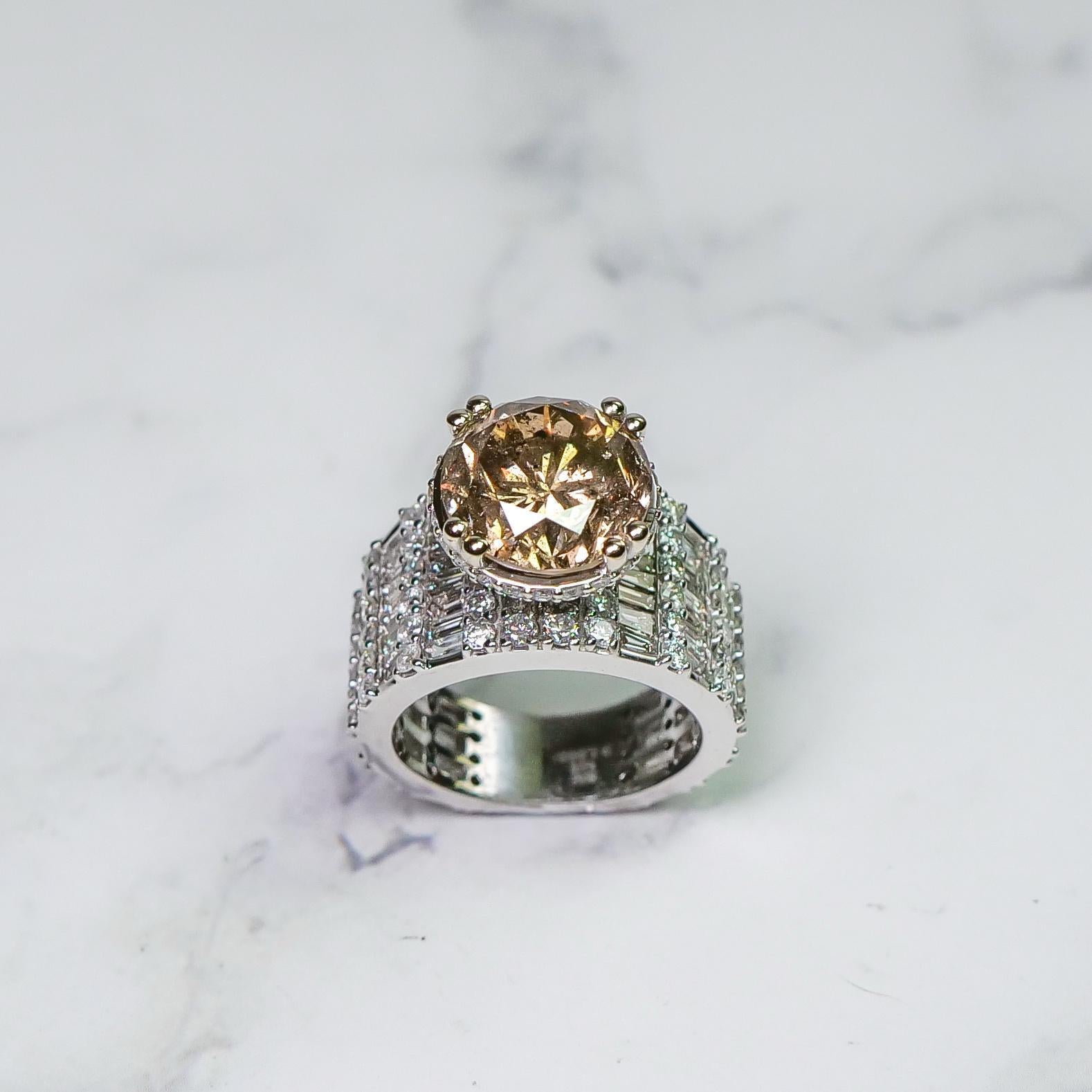 Femenino o masculino Anillo de Cóctel de Diamantes Champán 5,75 ct en venta
