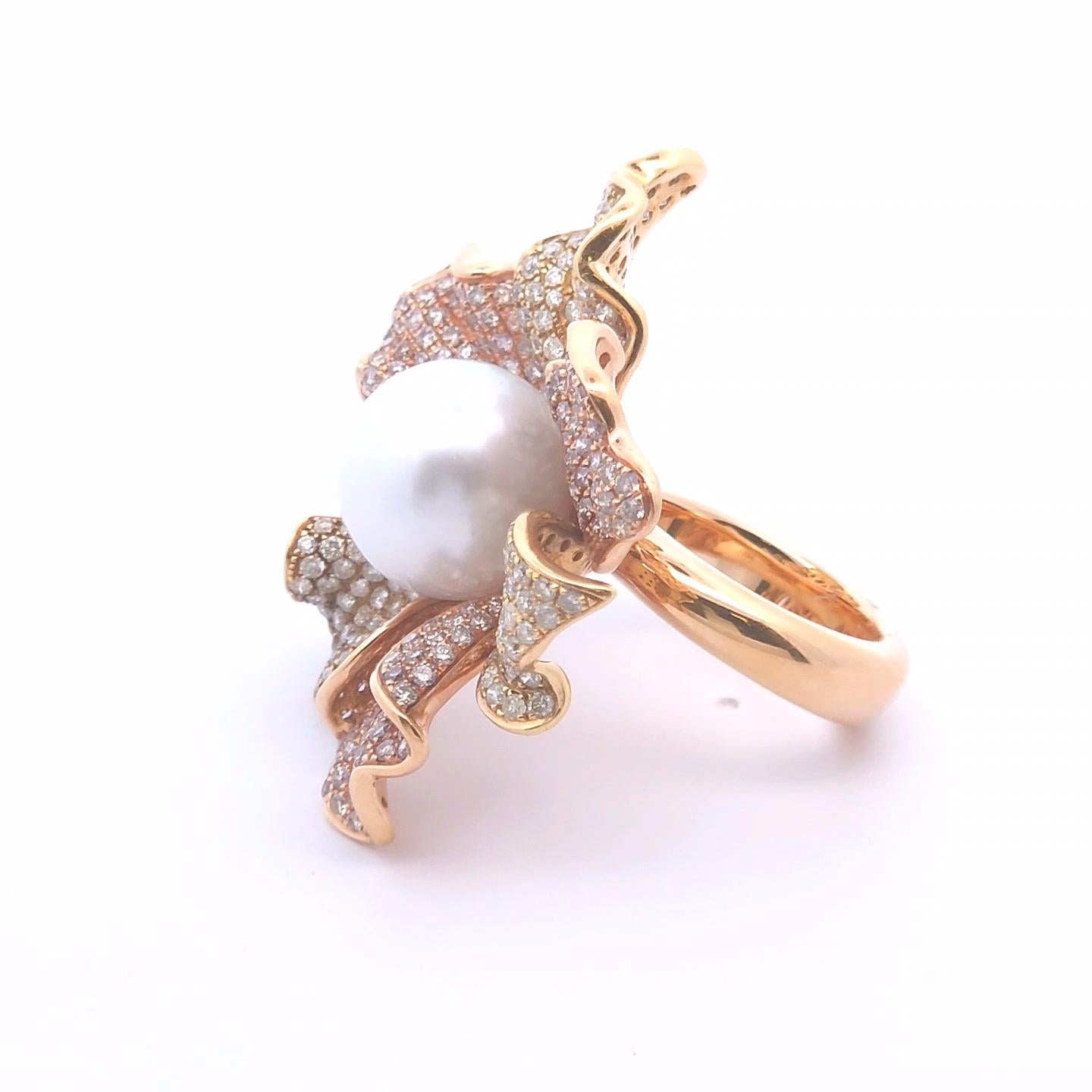 5.75ct Diamond and Pearl Ring in 18k Yellow Gold In New Condition For Sale In Tustin, CA