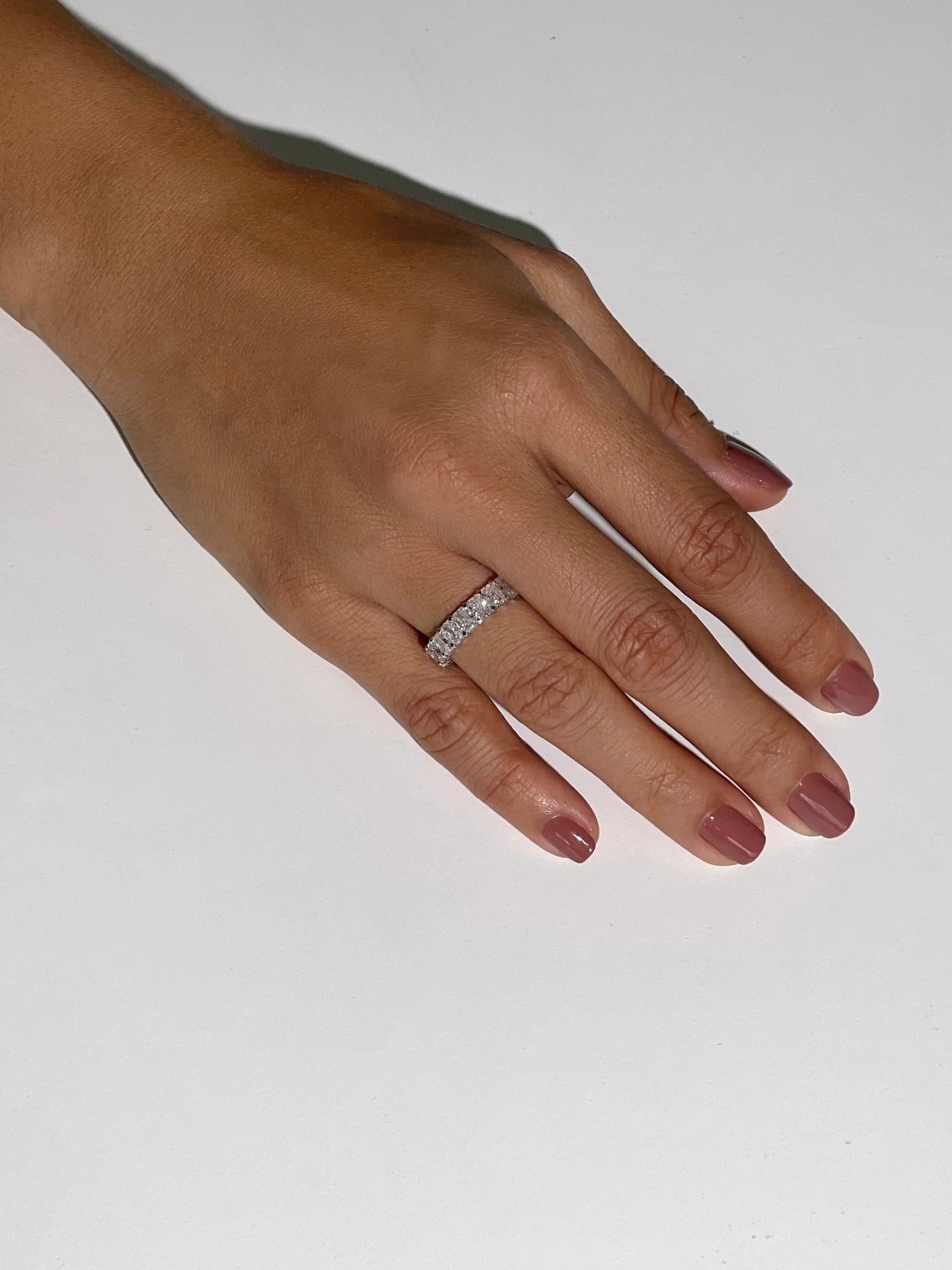 Femenino o masculino Sortija de oro blanco de 18 quilates, talla radiante natural, de 5,76 quilates en venta