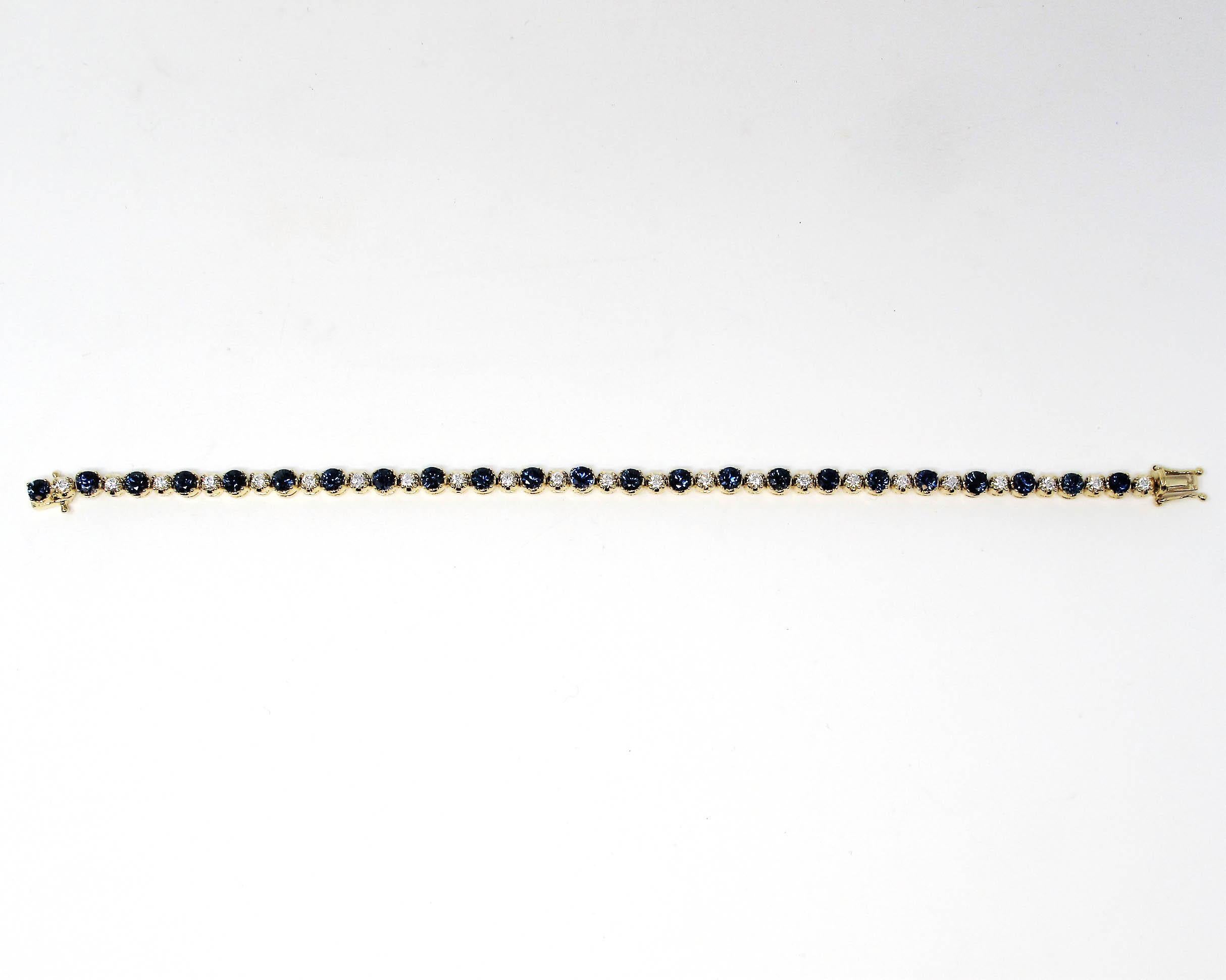 Contemporary Alternating Natural Sapphire and Natural Diamond Tennis Bracelet in Yellow Gold For Sale