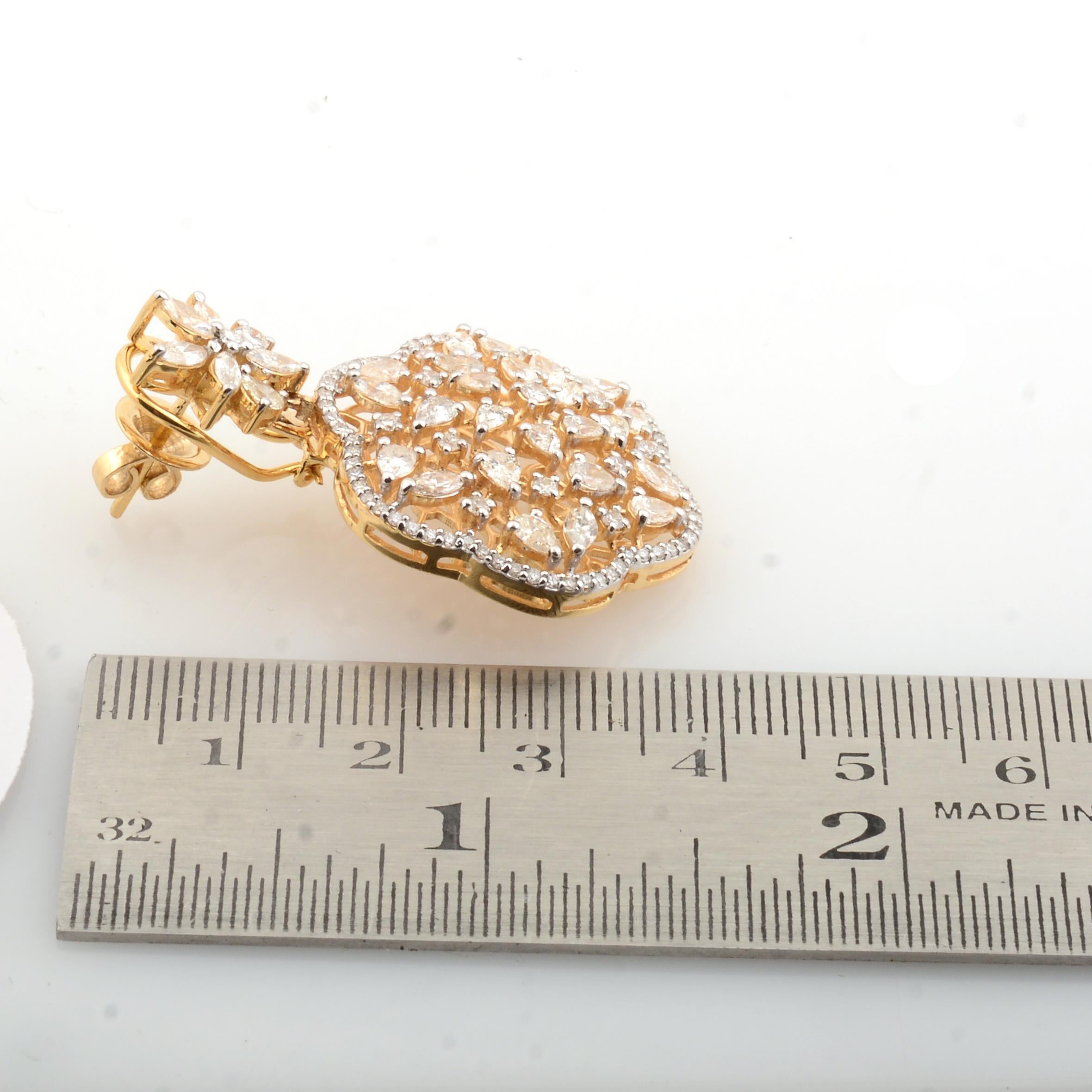 Taglio a goccia 5,76 ct SI/HI Orecchini pendenti con diamanti tondi e marquise a forma di pera in oro giallo 14 carati in vendita
