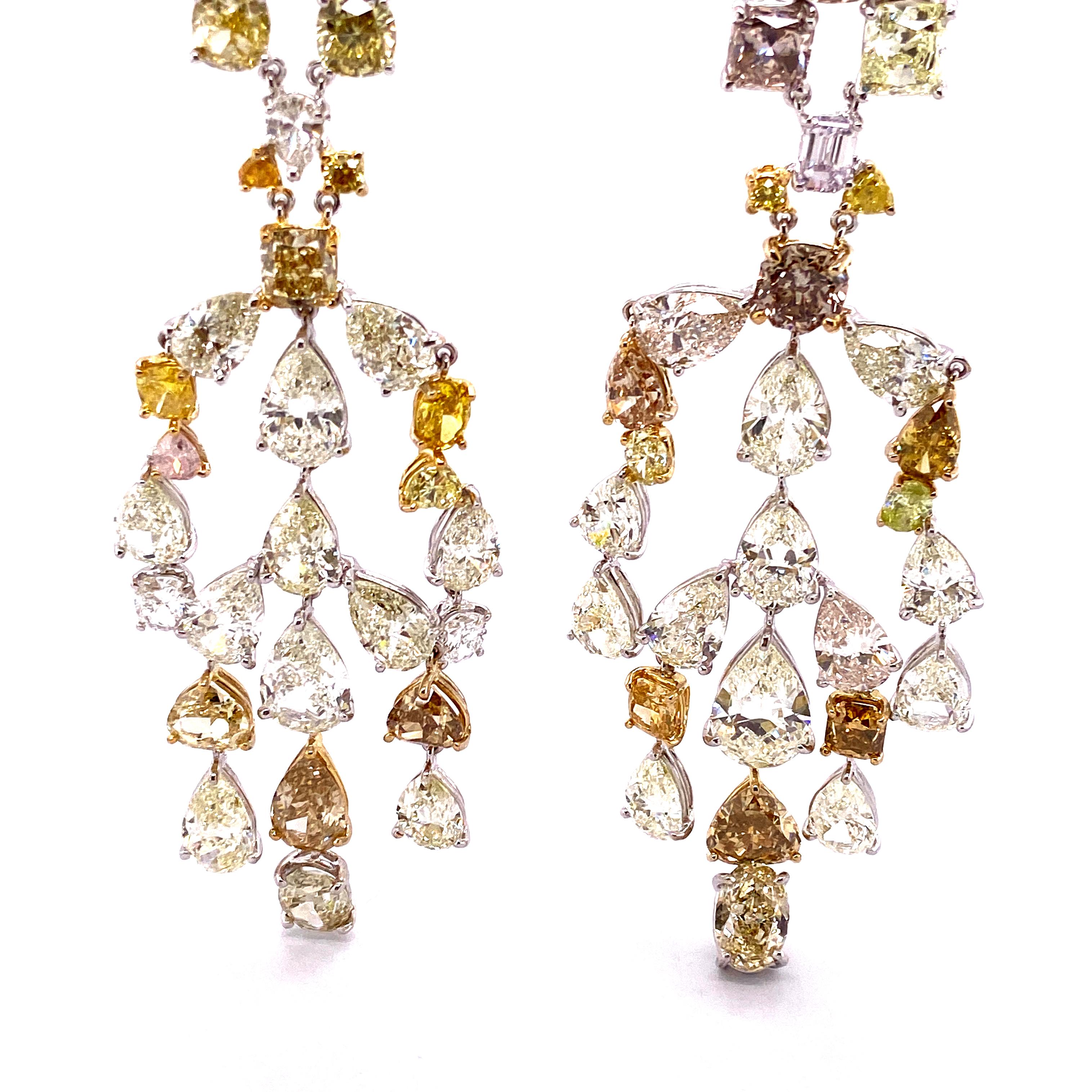 57.64 Carat Fancy Coloured Diamonds and White Diamond Chandelier Gold Earrings In New Condition For Sale In Hong Kong, HK