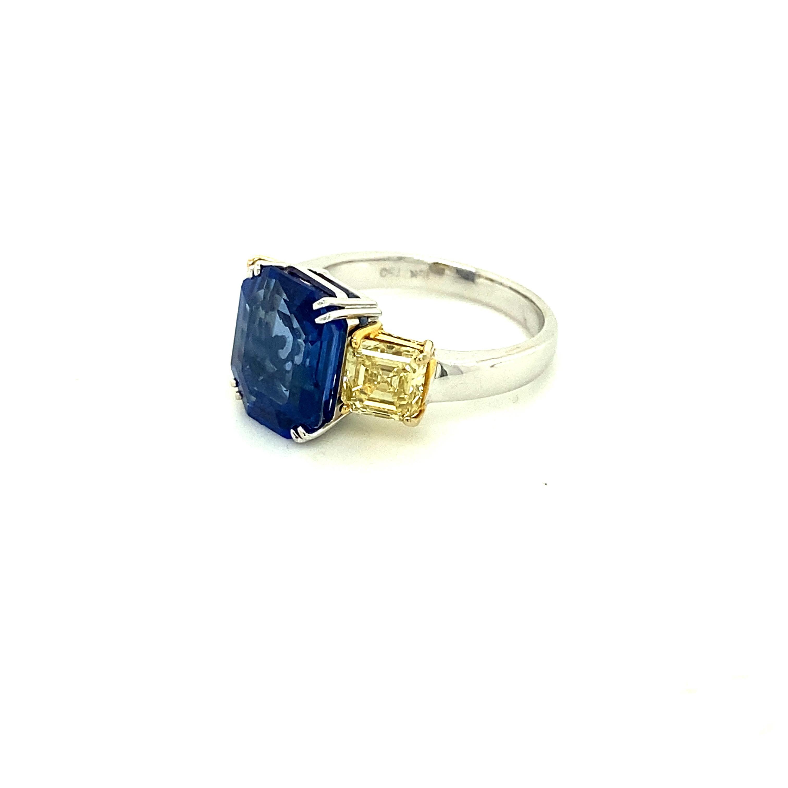 5.77 Carat GIA Certified Blue Sapphire and Fancy Yellow Diamonds Gold Ring In New Condition In Hong Kong, HK